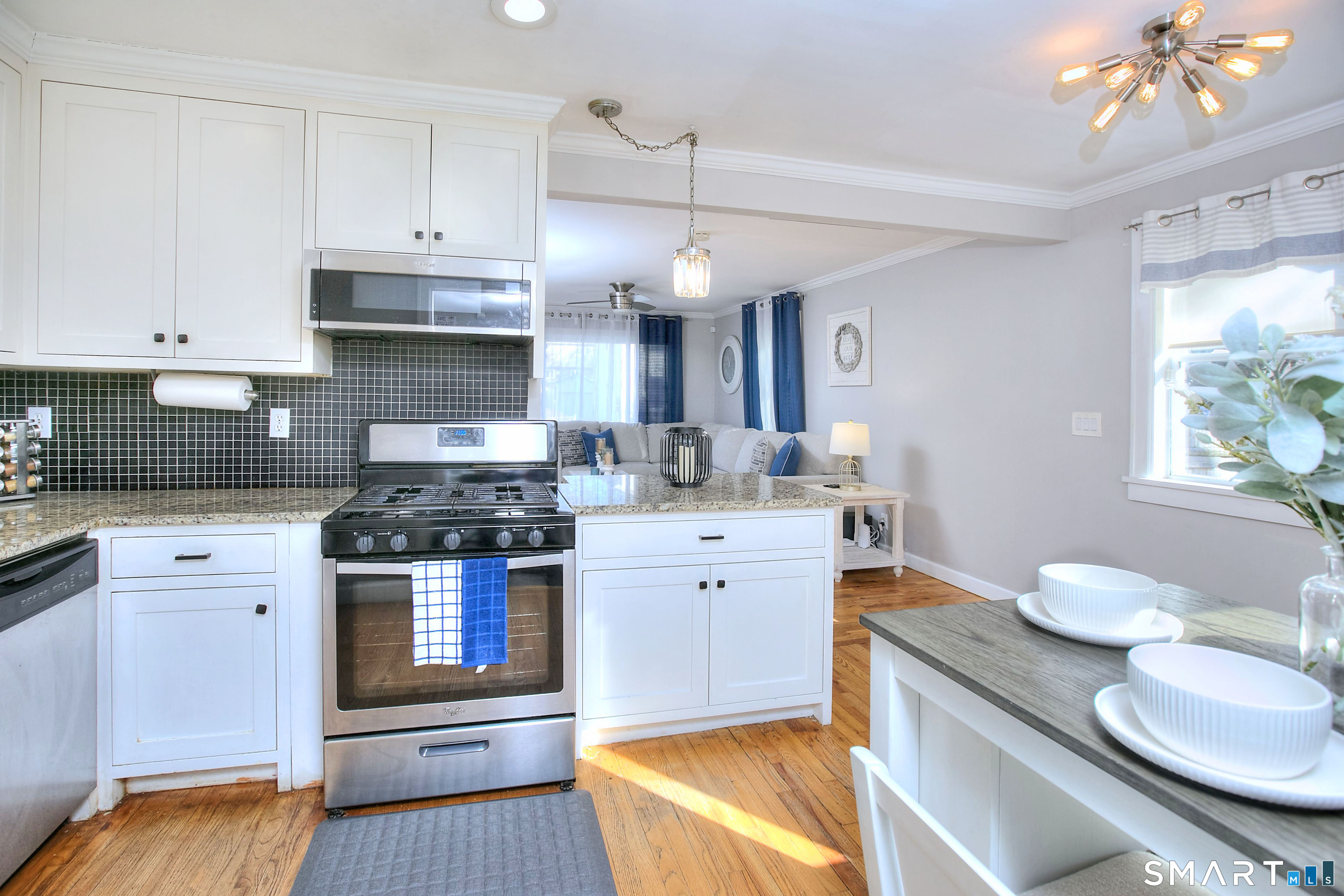 Photo 13 of 425 McKinley Avenue, Stratford, CT