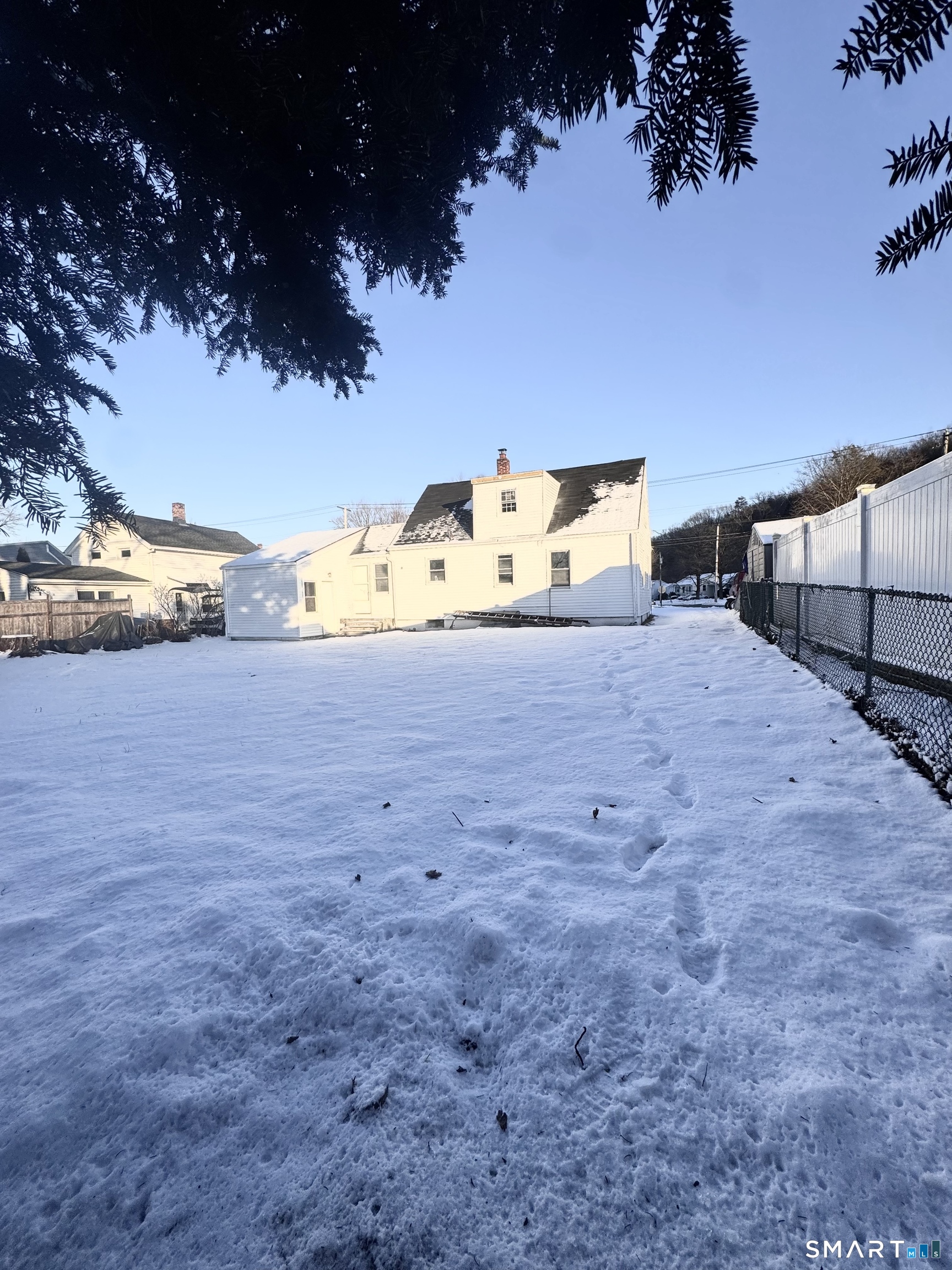 Homes for sale in East Haven, CT | 8 River Rd, East Haven, CT 06512 | MLS# 24147383