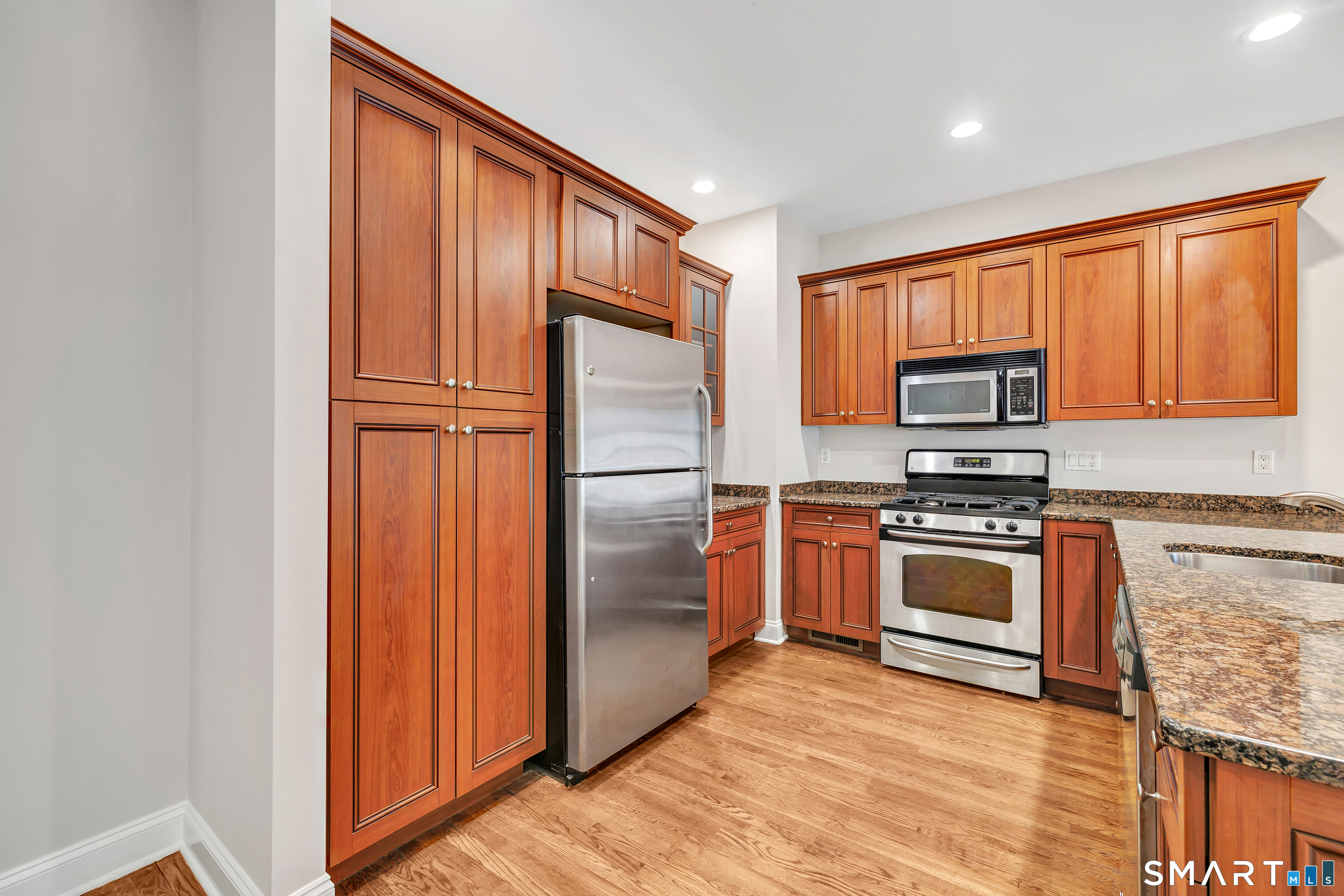 Photo 16 of 22 Ashwood Circle, Shelton, CT