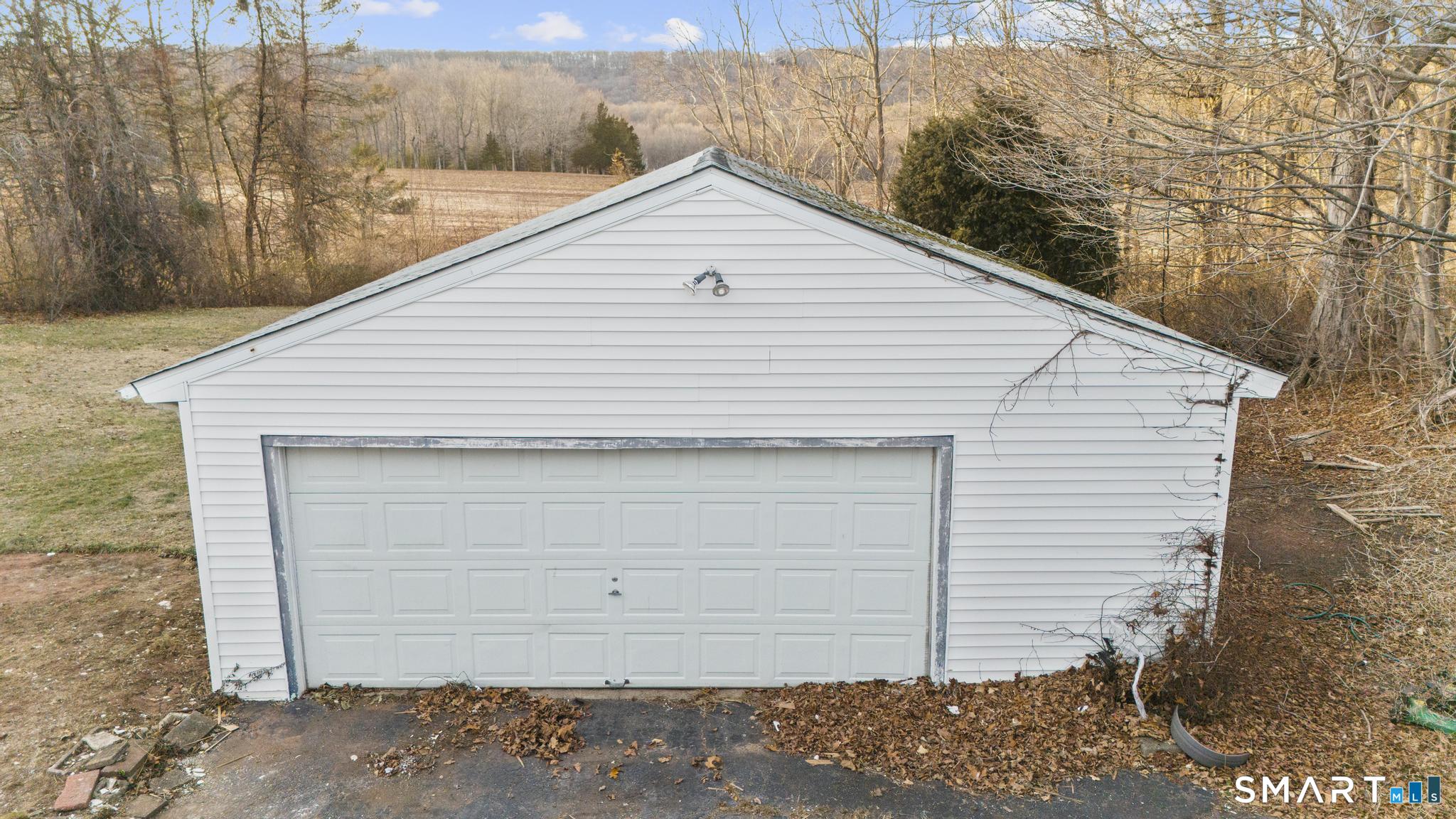 Homes for sale in Hamden, CT | 556 Dunbar Hill Rd, Hamden, CT 06514 | MLS# 24149484