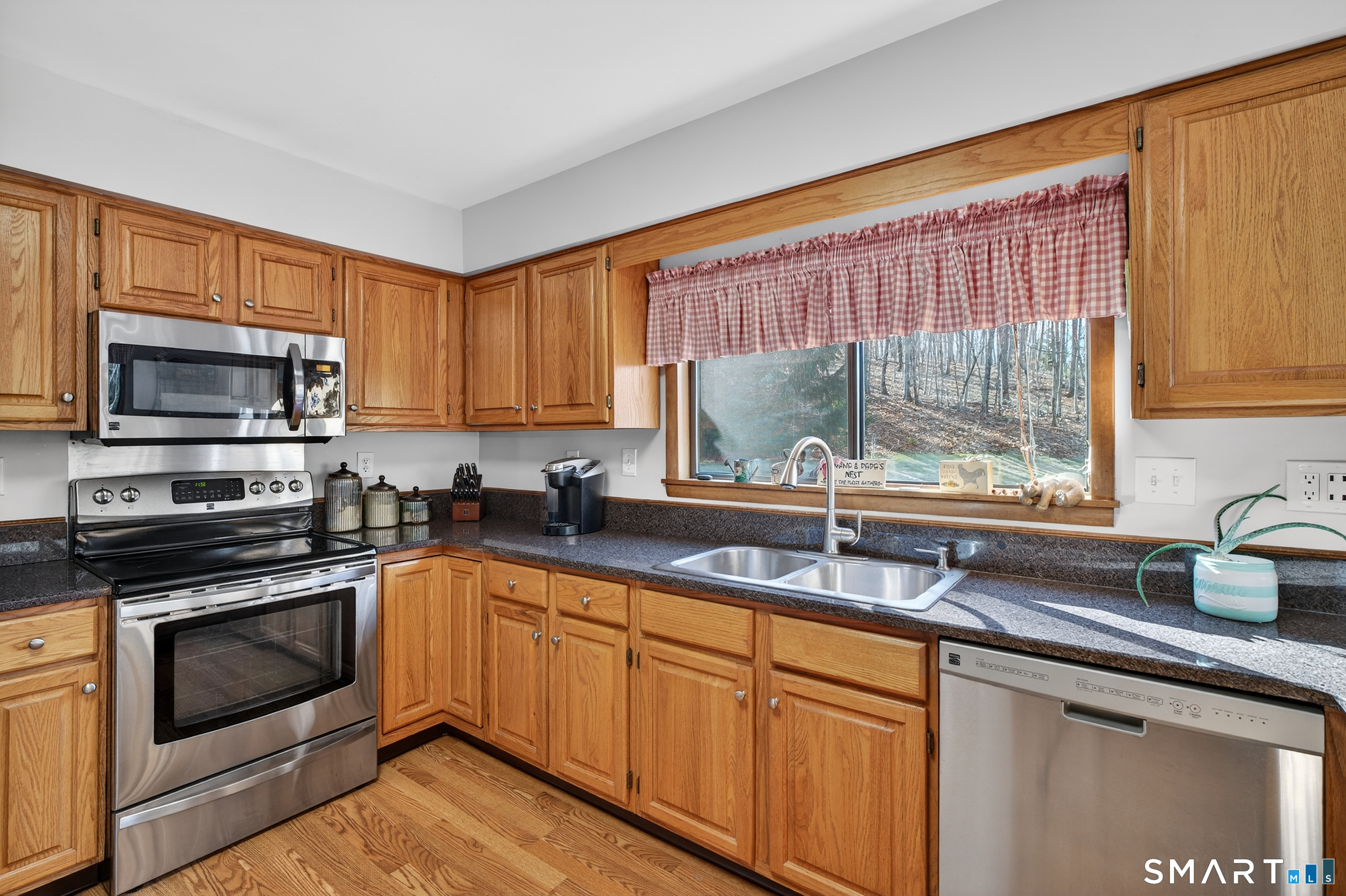 Photo 17 of 28 Oakcrest Road, Oxford, CT