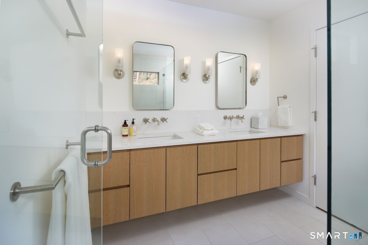 Photo 15 of 9 Overlook Drive, Salisbury, CT