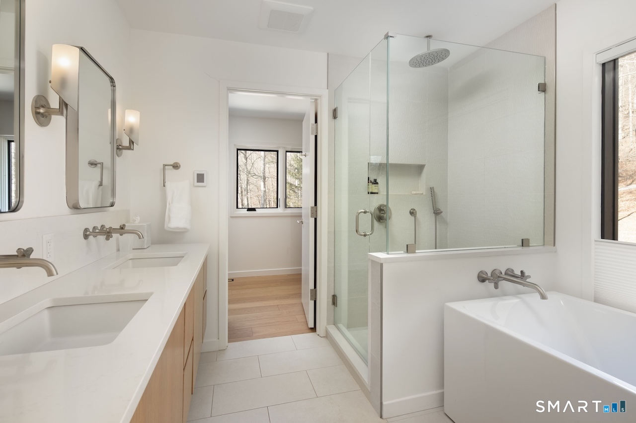 Photo 20 of 9 Overlook Drive, Salisbury, CT