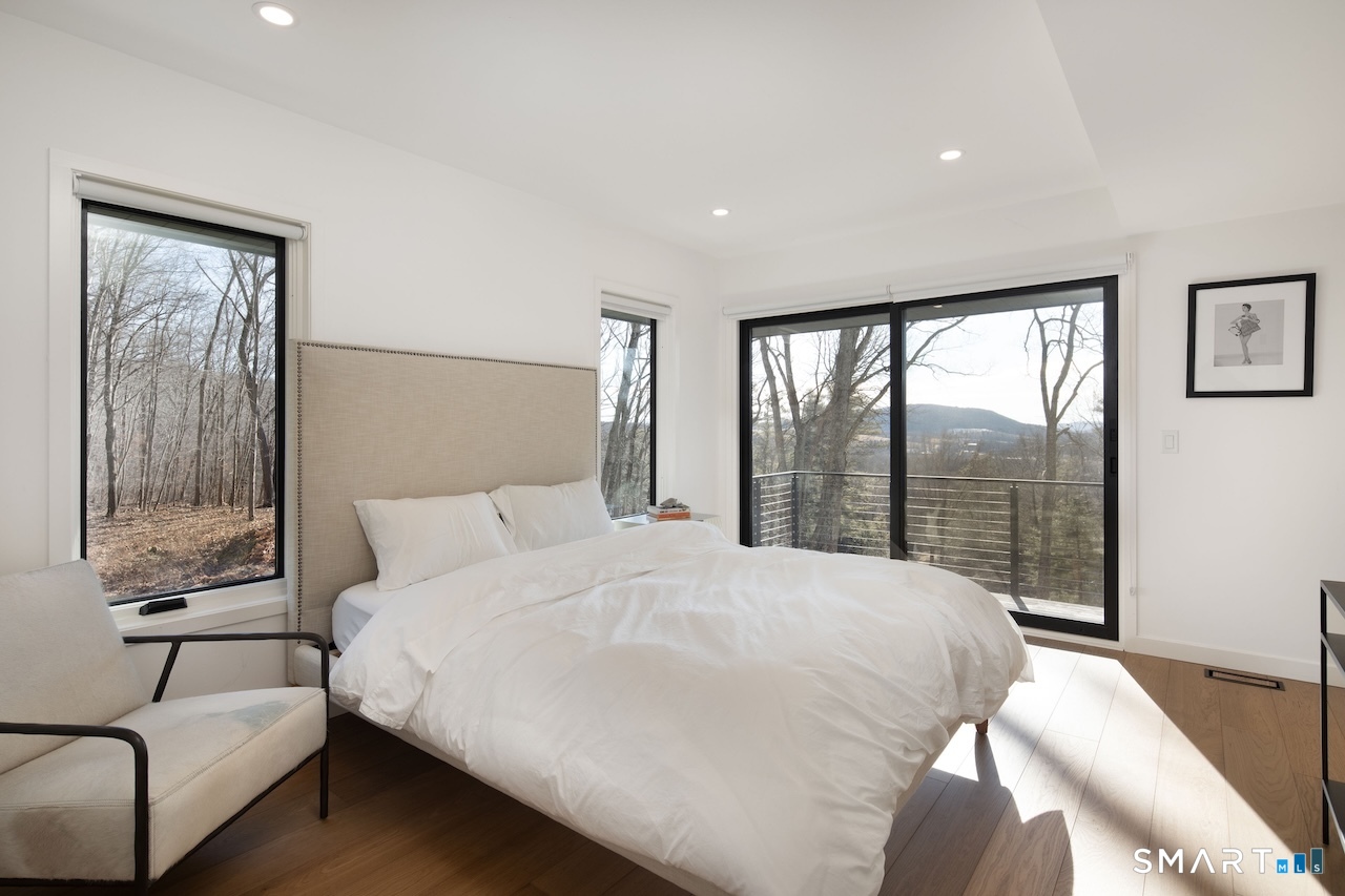 Photo 21 of 9 Overlook Drive, Salisbury, CT