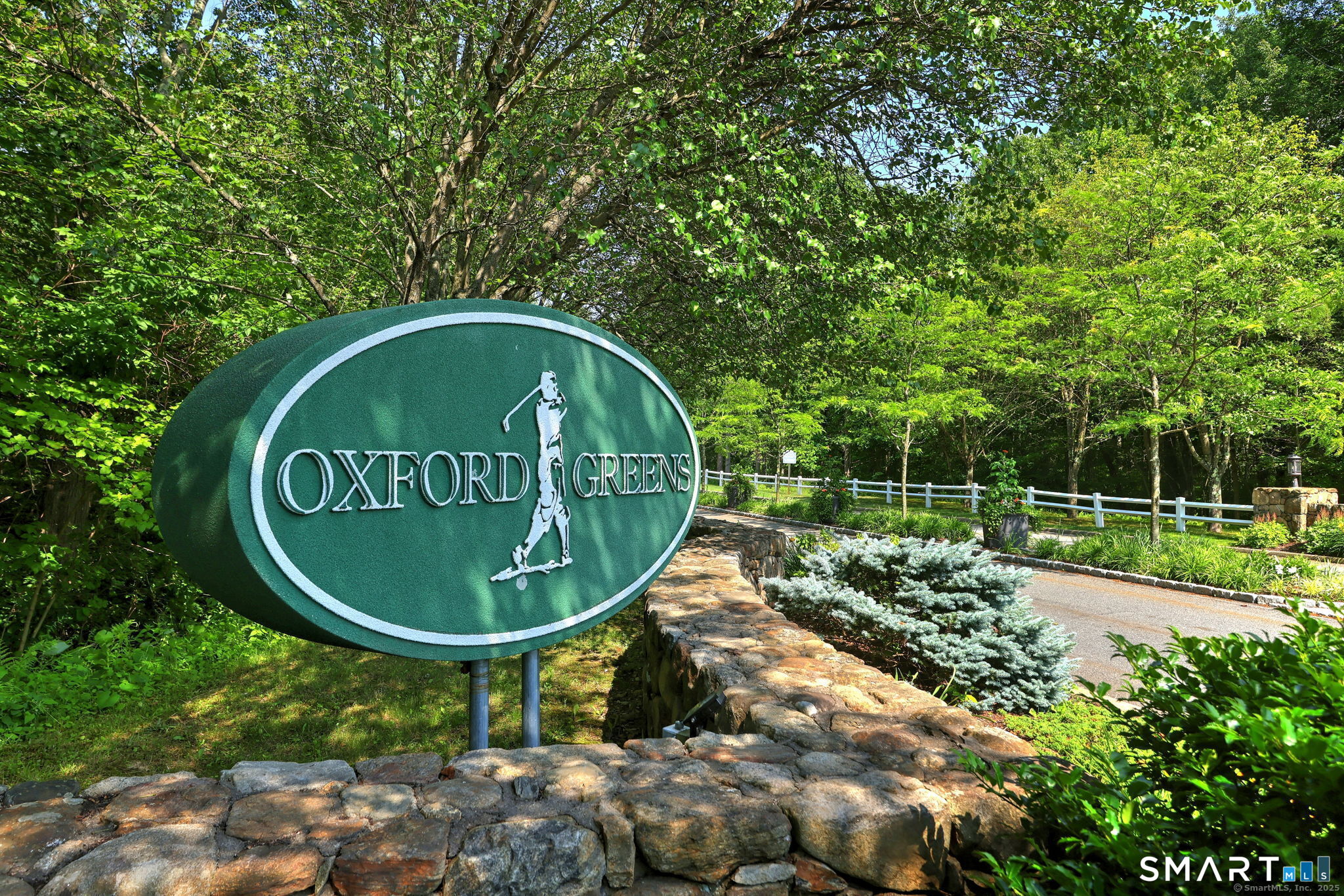 Homes for sale in Oxford, CT | 185 Country Club Dr #185, Oxford, CT 06478 | MLS# 24150423