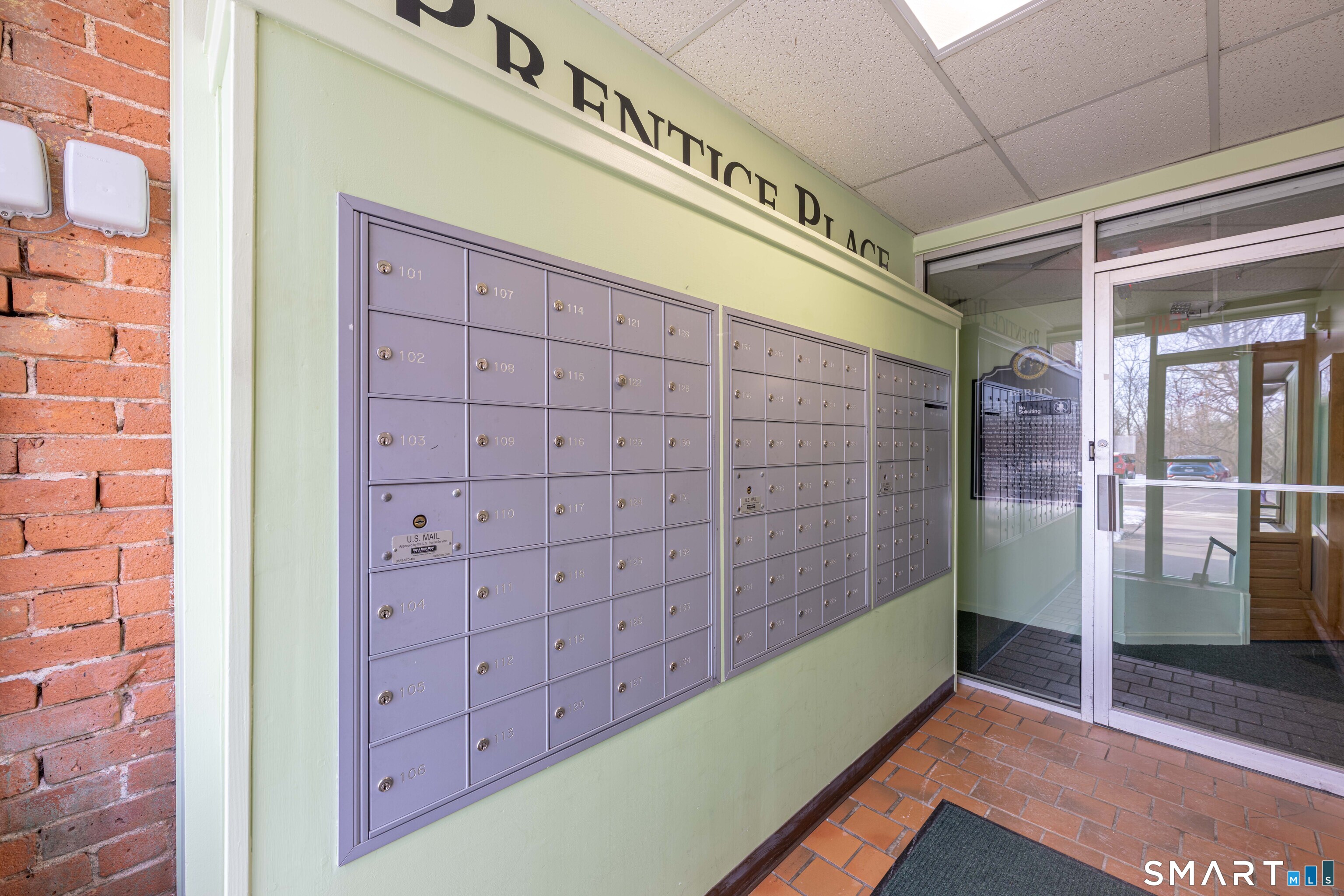 Photo 3 of 319 New Britain Road, Berlin, CT