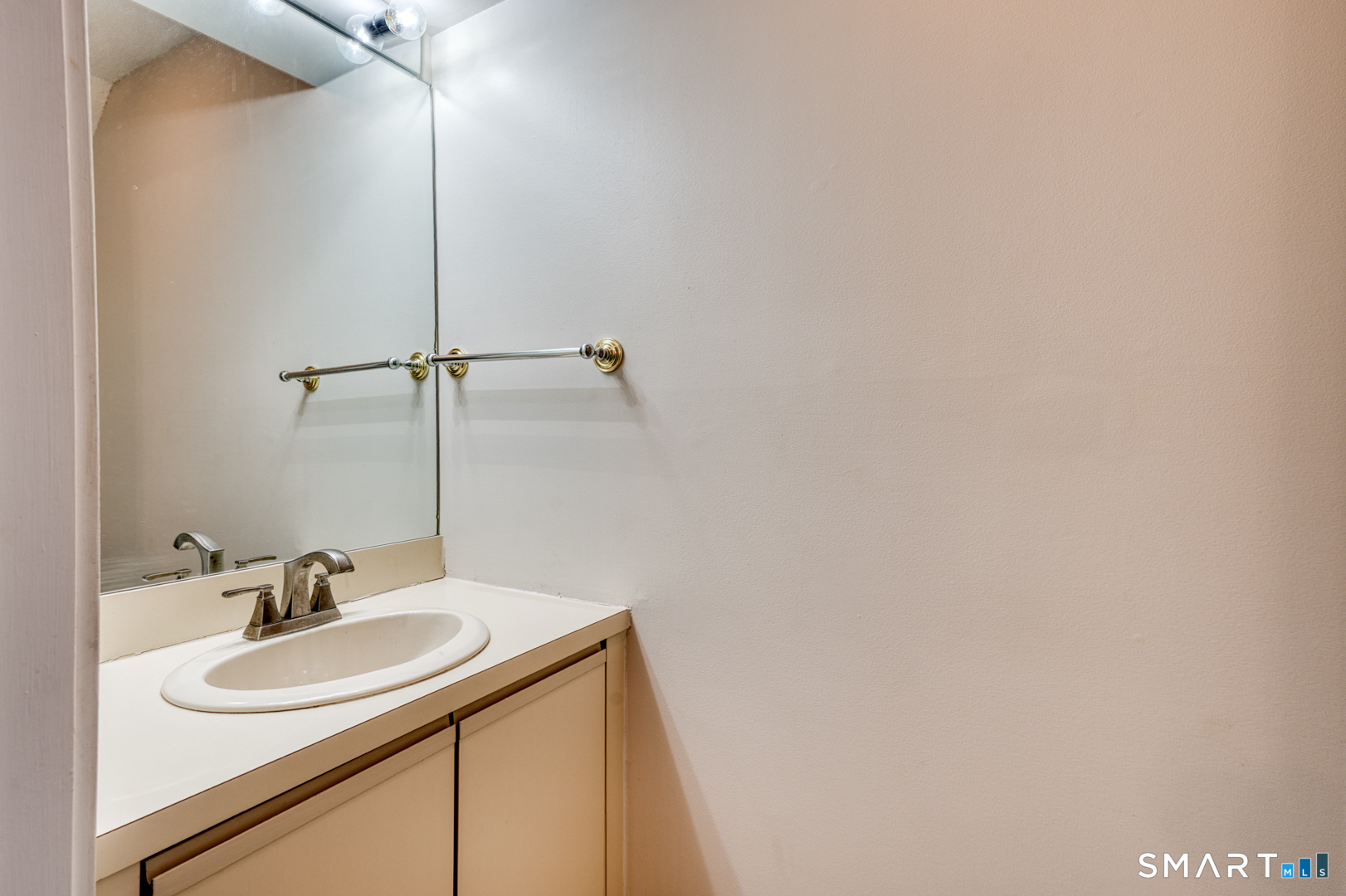 Photo 16 of 35 Riveredge Drive, Winchester, CT