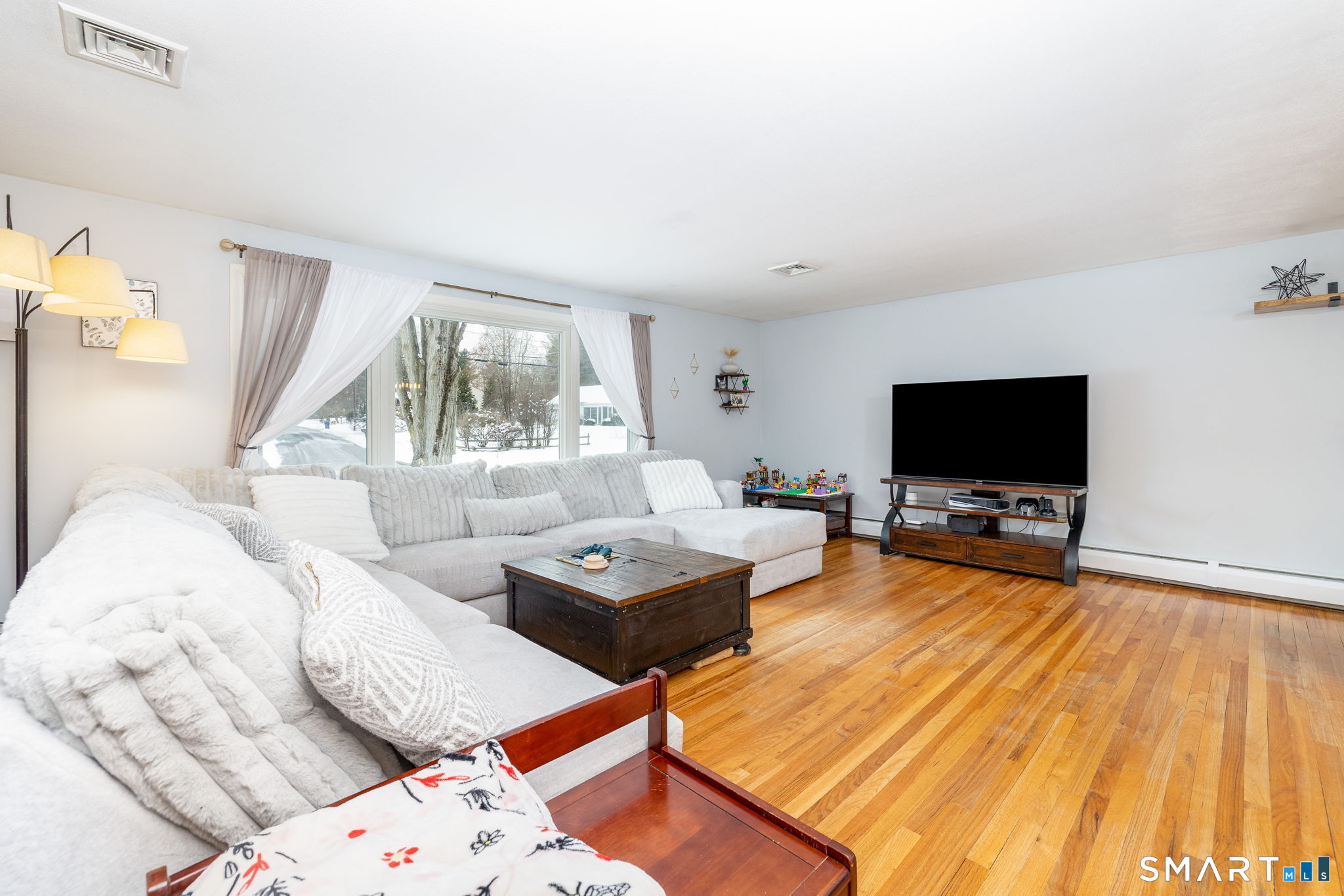 Homes for sale in Simsbury, CT | 2 Lionel Dr, Simsbury, CT 06070 | MLS# 24150201