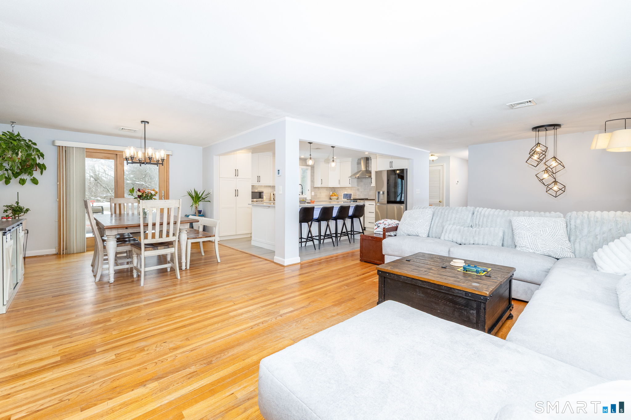 Homes for sale in Simsbury, CT | 2 Lionel Dr, Simsbury, CT 06070 | MLS# 24150201