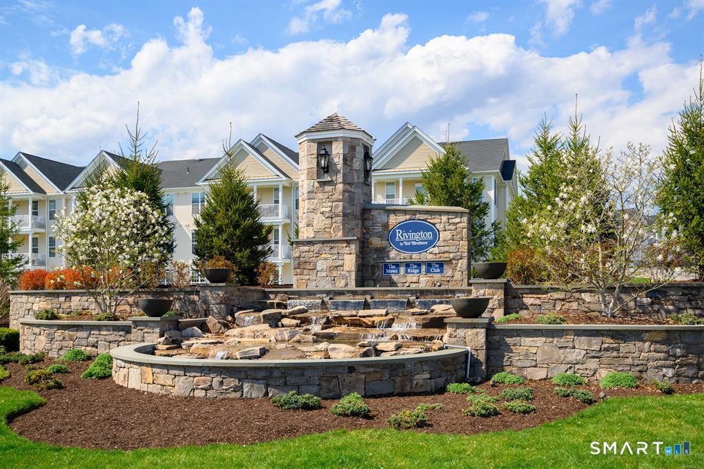 Homes for sale in Danbury, CT | 14 E Cross Trl #14, Danbury, CT 06810 | MLS# 24148892