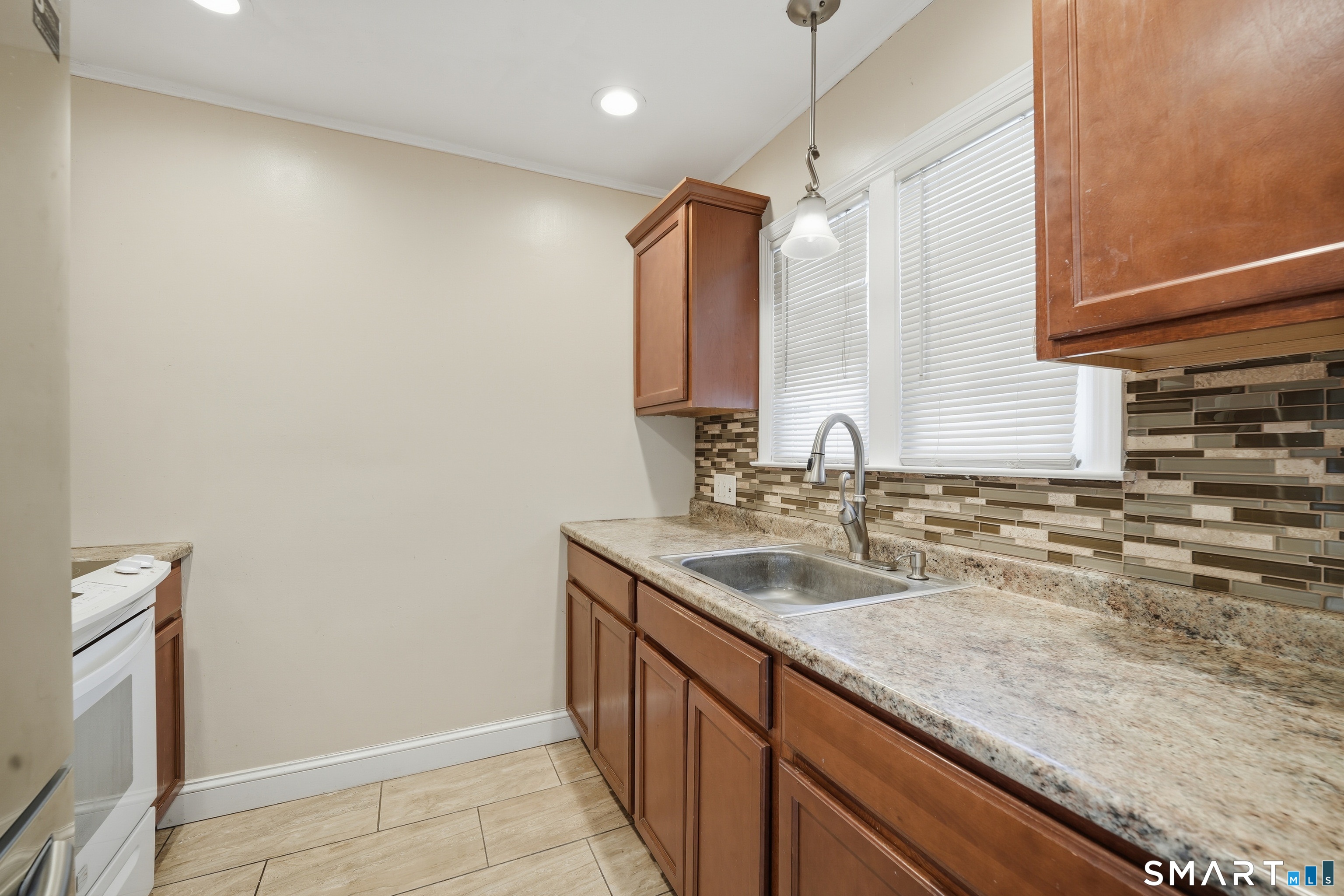 Homes for sale in Manchester, CT | 95 Middle Turnpike W #APT B4, Manchester, CT 06040 | MLS# 24150487