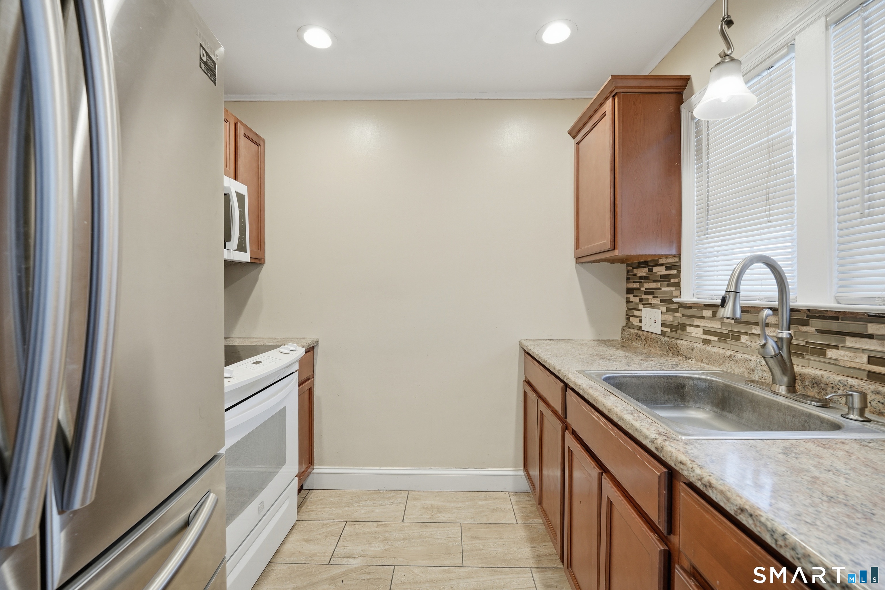 Homes for sale in Manchester, CT | 95 Middle Turnpike W #APT B4, Manchester, CT 06040 | MLS# 24150487