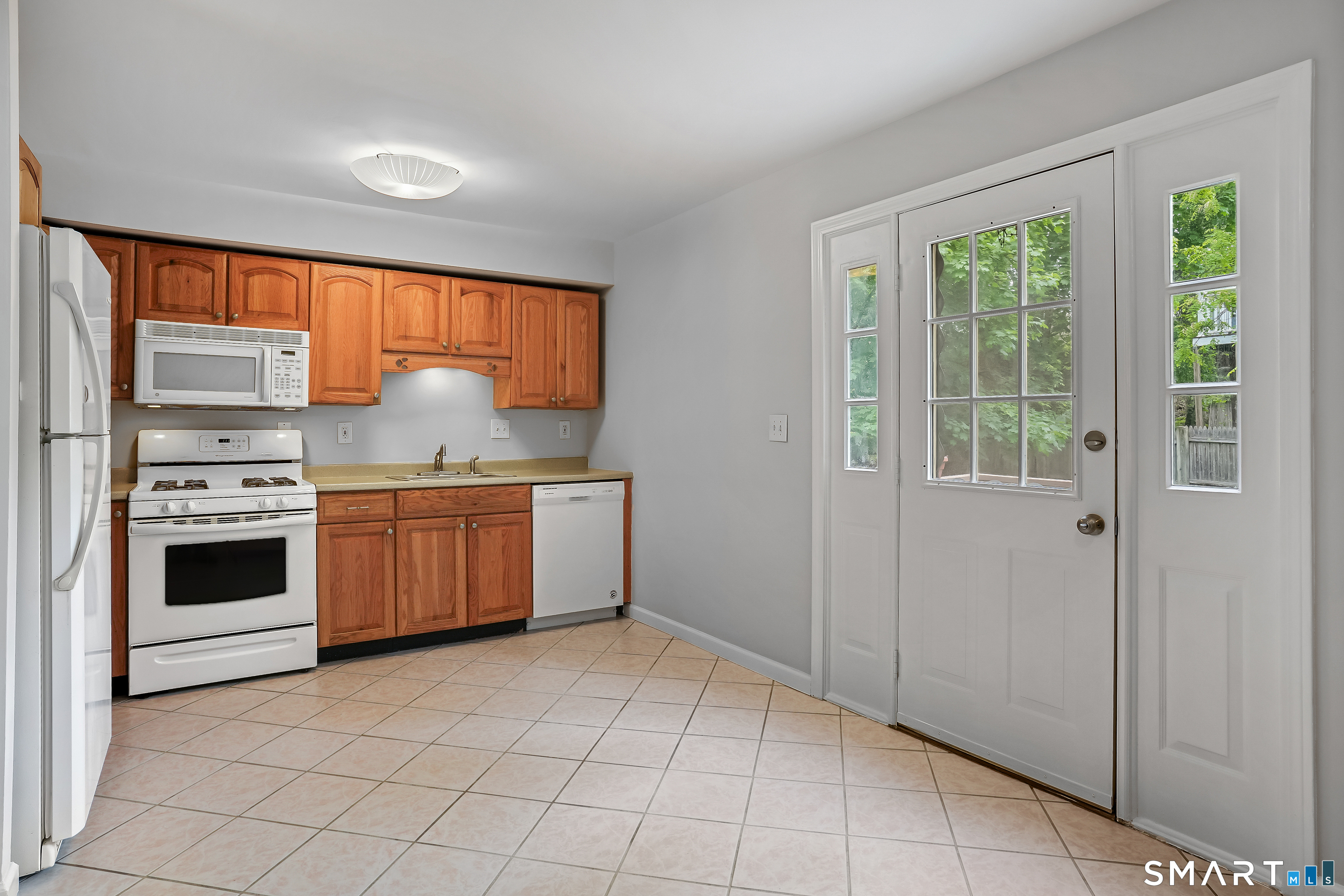 Photo 8 of 240 Sunnyridge Avenue, Fairfield, CT