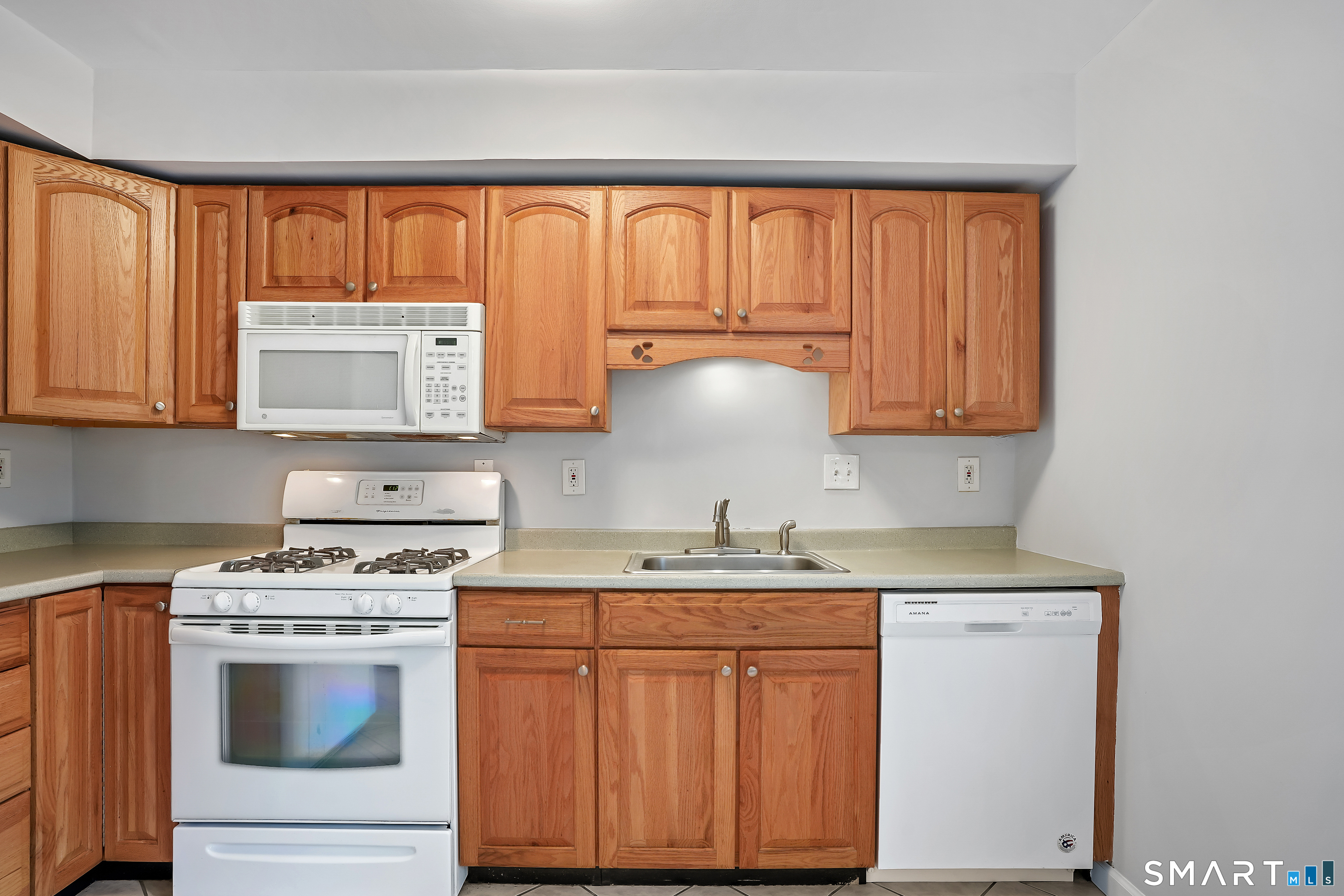 Photo 11 of 240 Sunnyridge Avenue, Fairfield, CT