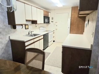 Photo 8 of 1162 Middle Turnpike, Manchester, CT