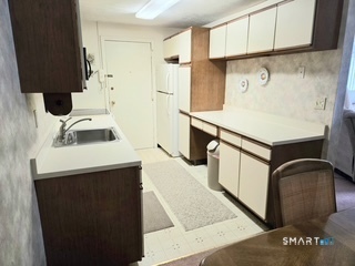 Photo 10 of 1162 Middle Turnpike, Manchester, CT