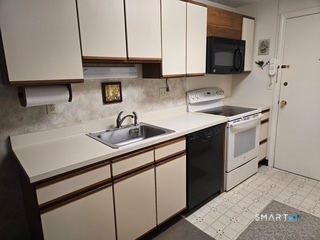 Photo 9 of 1162 Middle Turnpike, Manchester, CT