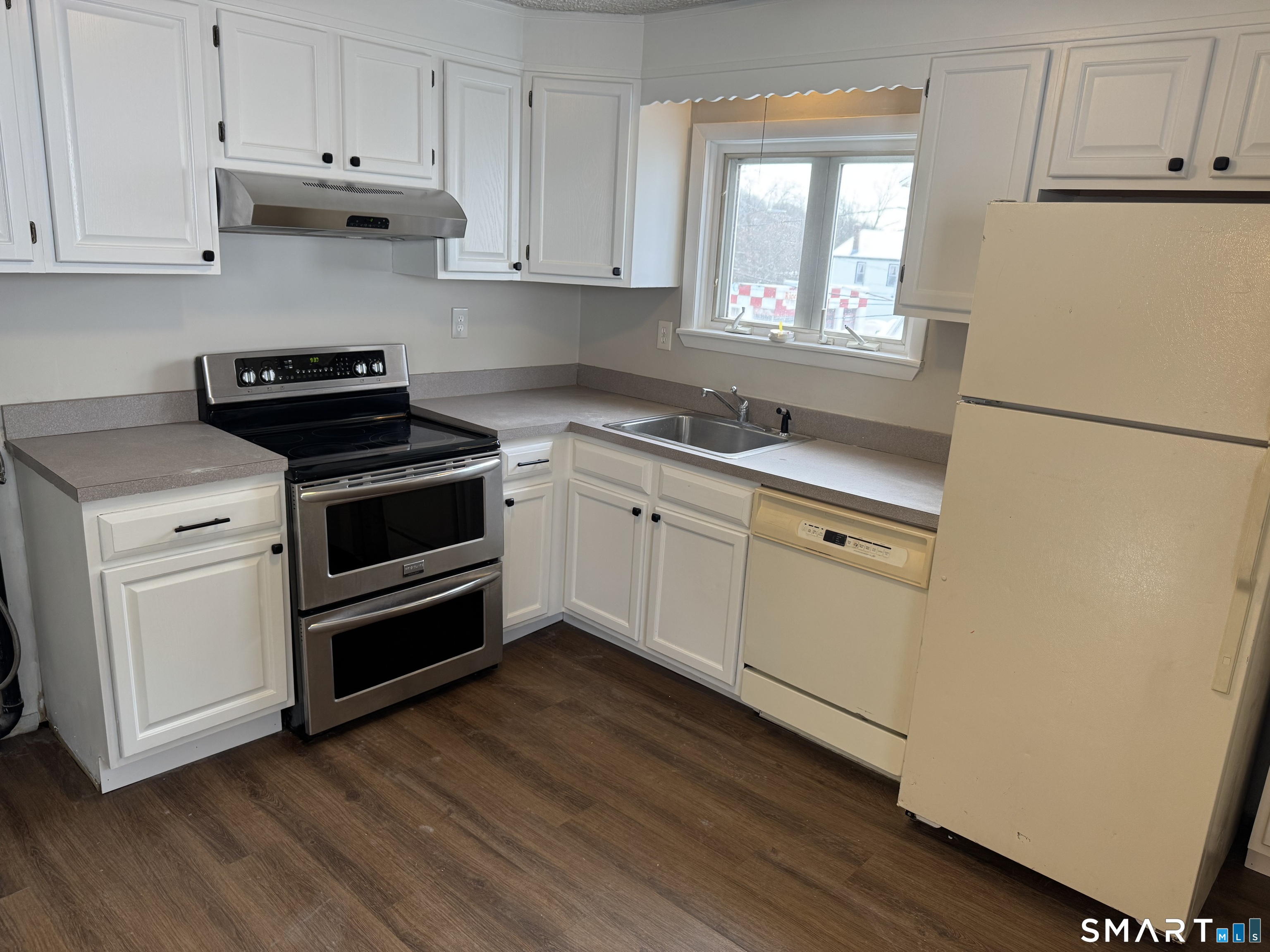 Photo 4 of 709 Watertown Avenue, Waterbury, CT