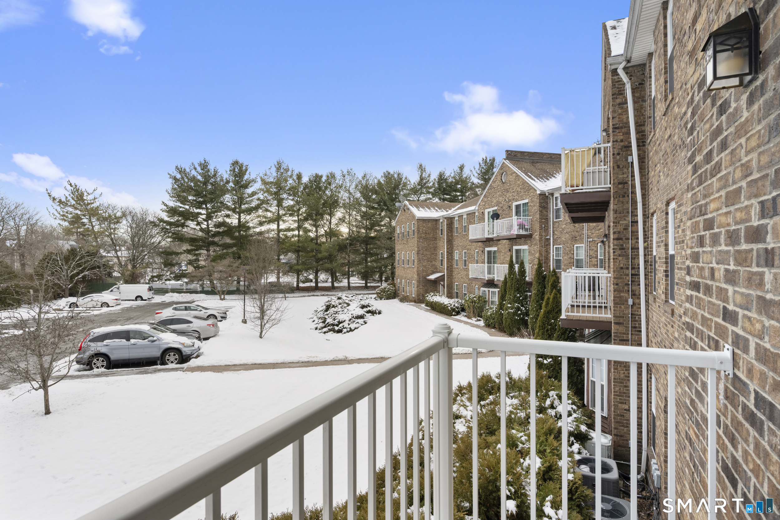 Photo 6 of 421 Tolland Street, East Hartford, CT