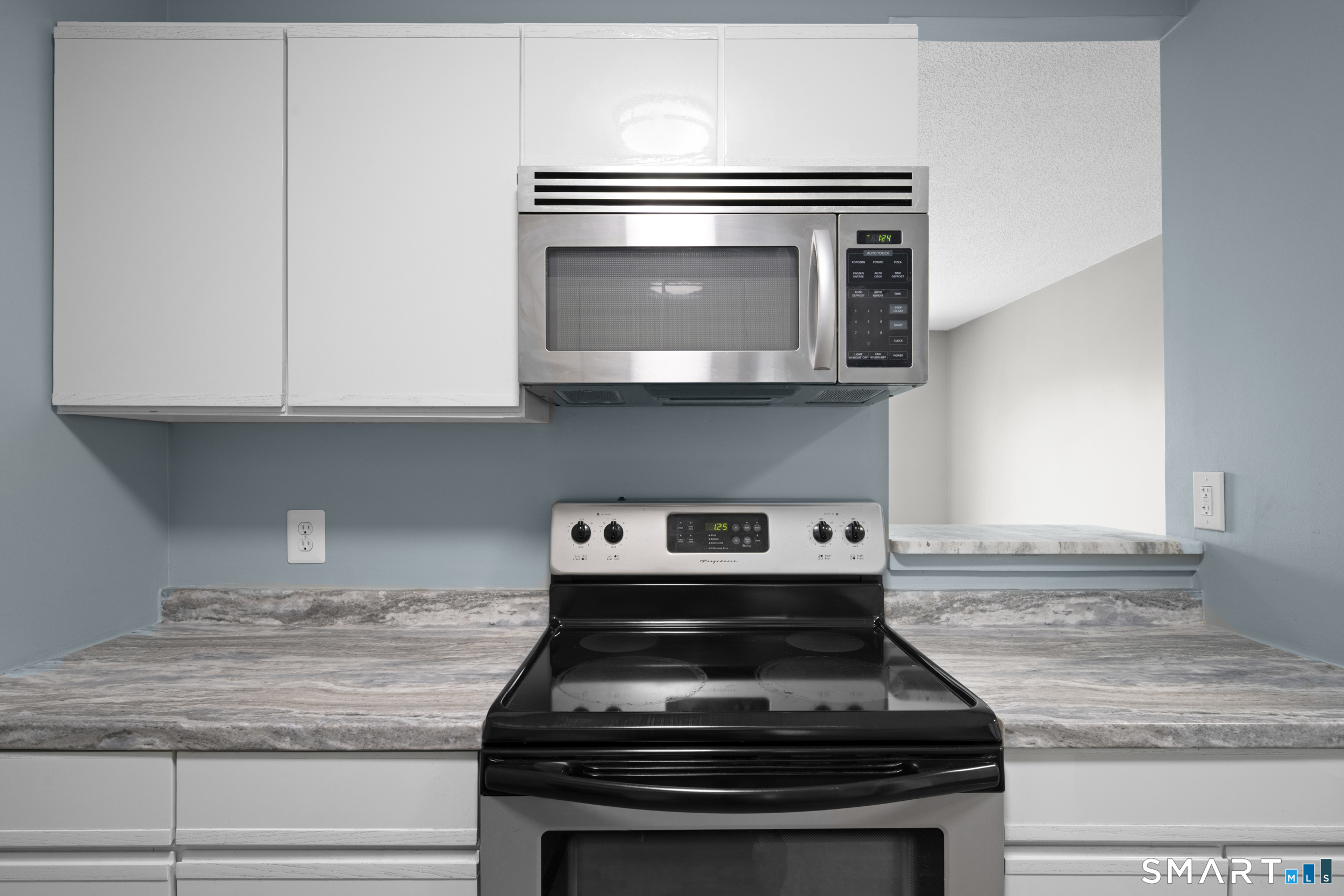 Photo 9 of 421 Tolland Street, East Hartford, CT