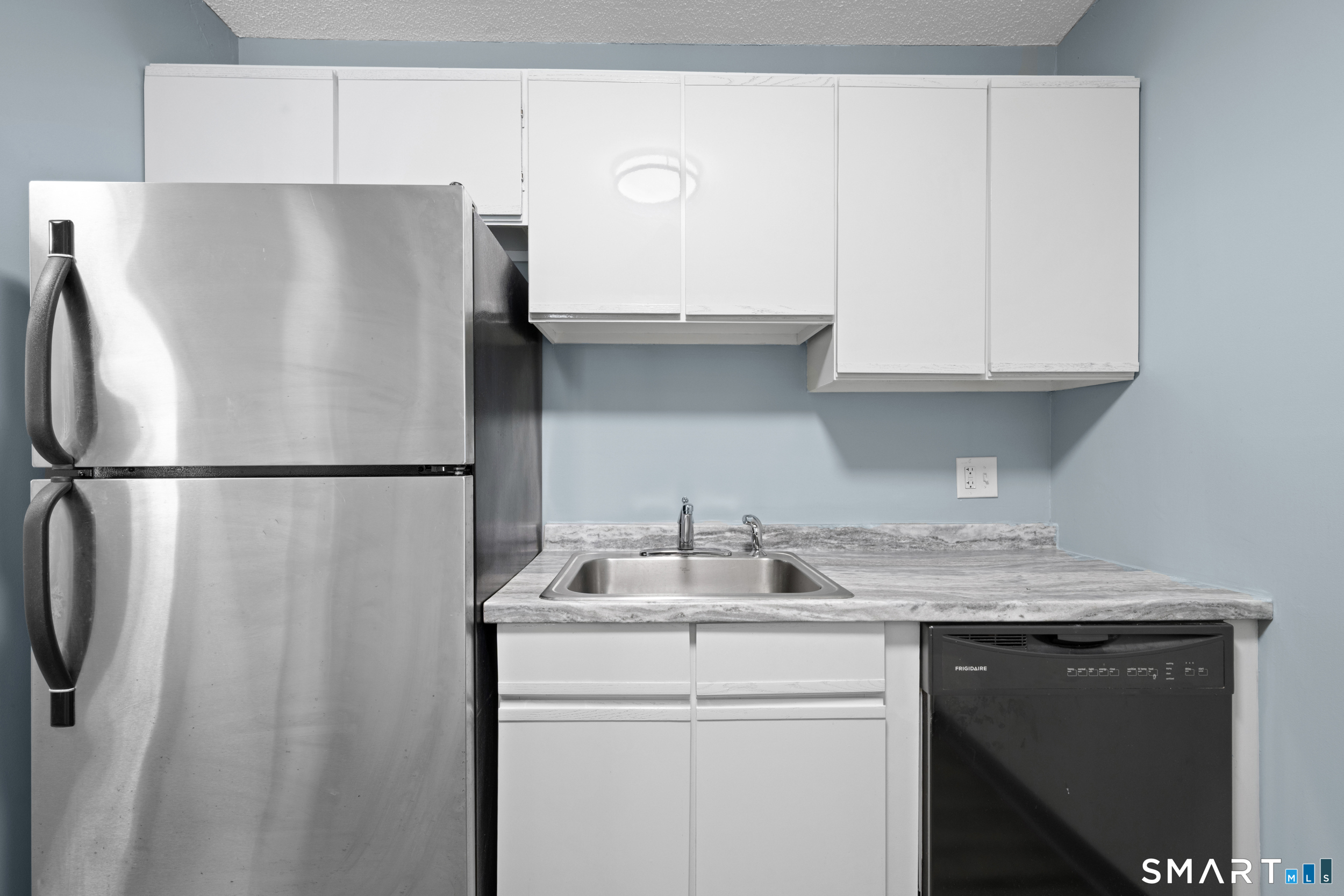 Photo 11 of 421 Tolland Street, East Hartford, CT