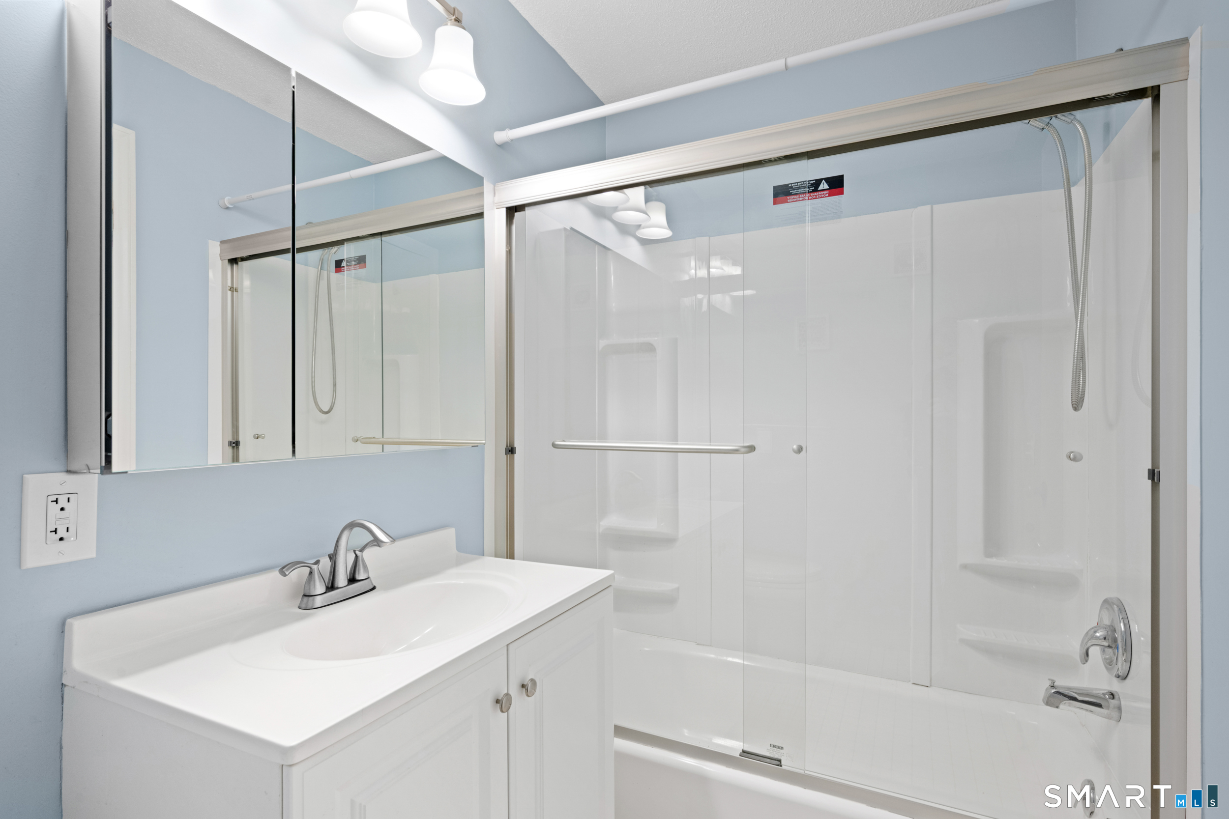 Photo 15 of 421 Tolland Street, East Hartford, CT