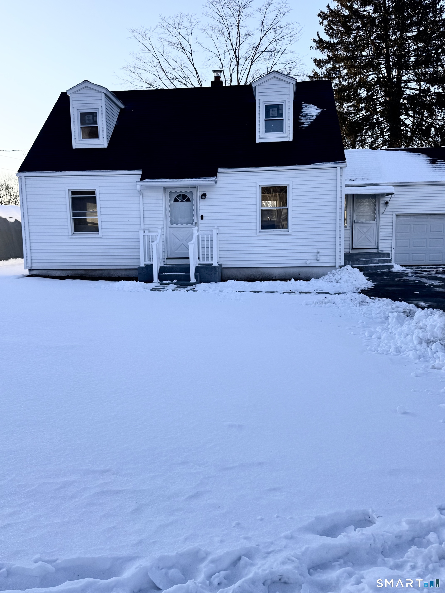 Homes for sale in East Haven, CT | 8 River Rd, East Haven, CT 06512 | MLS# 24147383