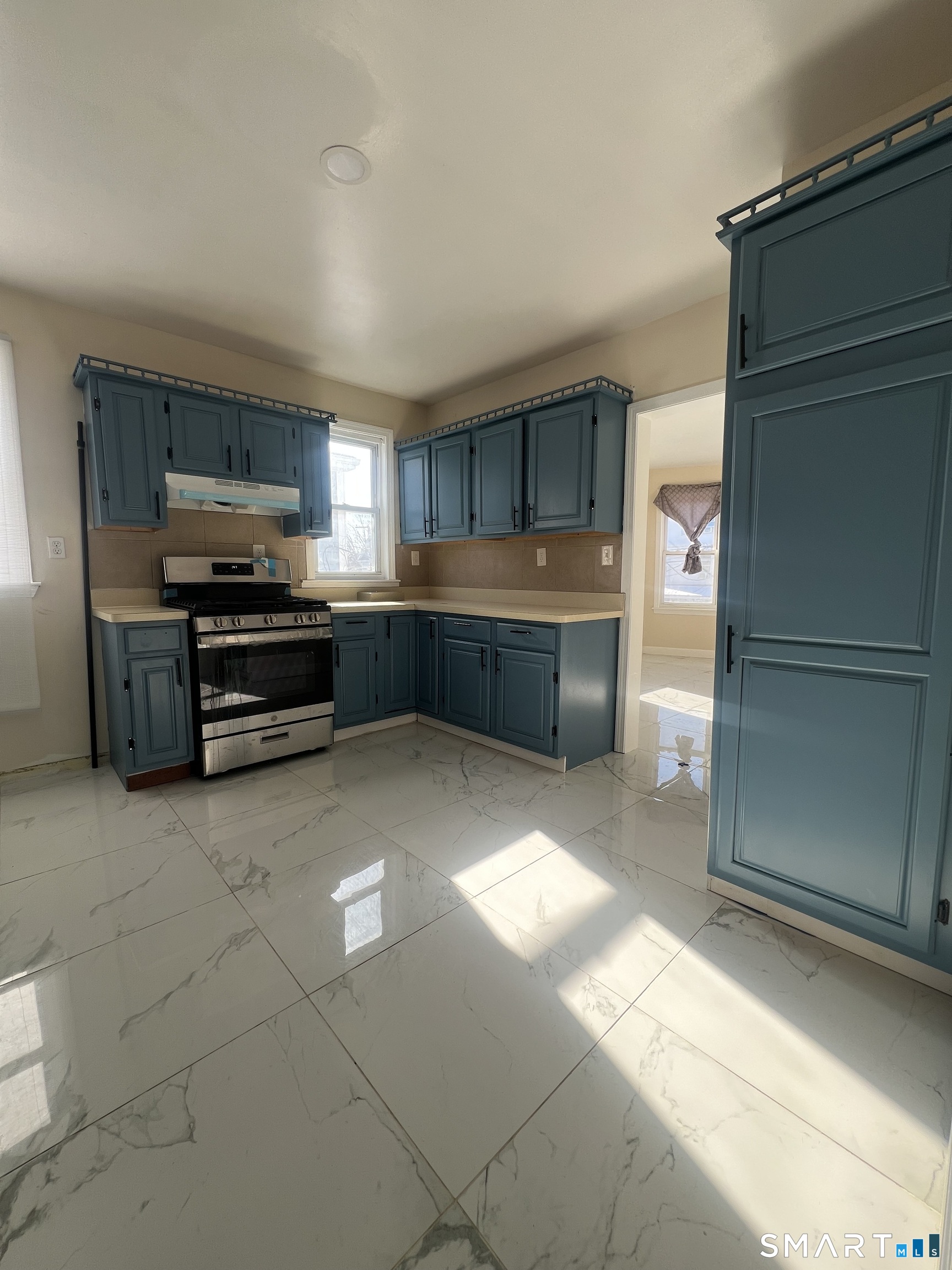 Photo 6 of 352 Wilmot Avenue, Bridgeport, CT