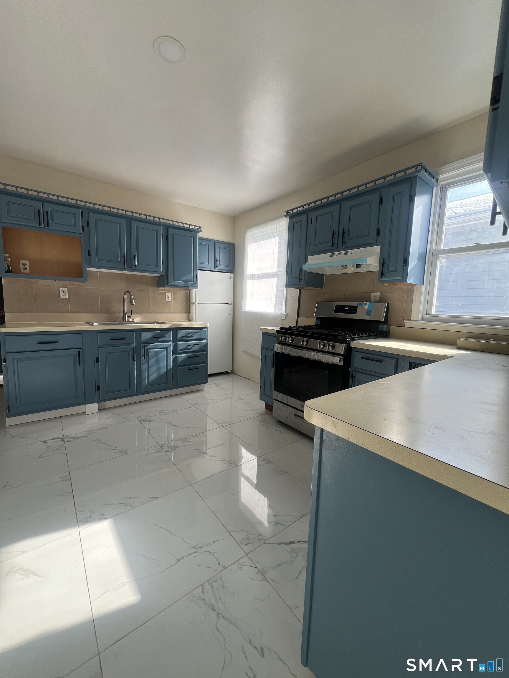 Photo 7 of 352 Wilmot Avenue, Bridgeport, CT