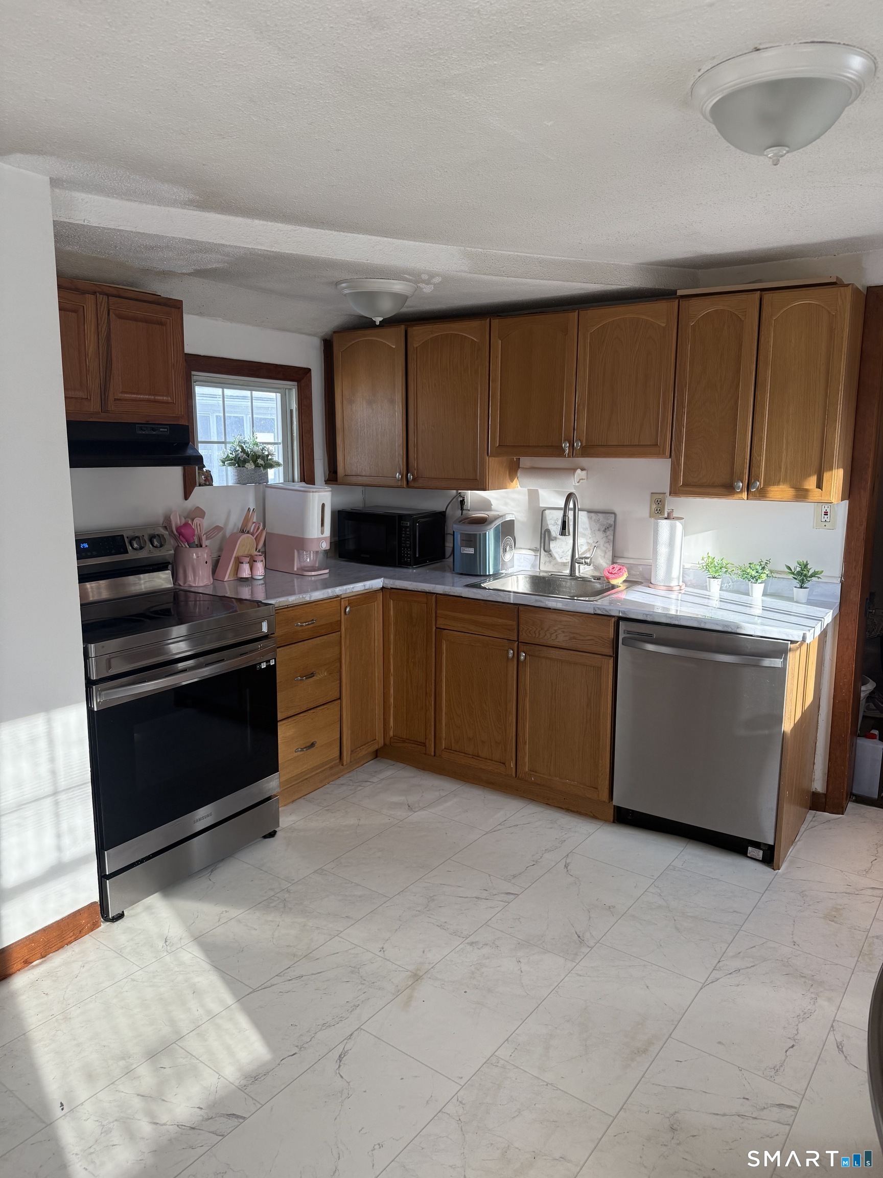 Homes for sale in Windsor, CT | 9 Brown Ave, Windsor, CT 06095 | MLS# 24150520