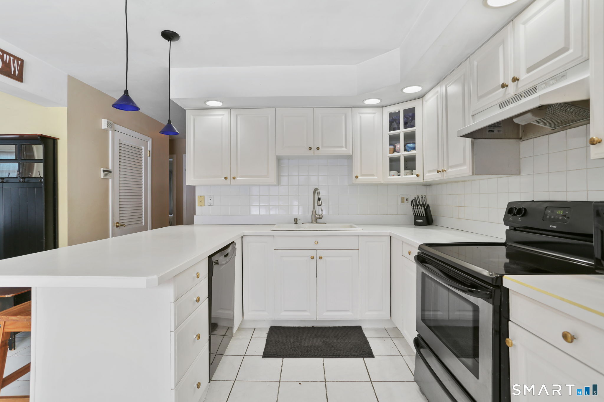 Homes for sale in Trumbull, CT | 40 Rose Ter, Trumbull, CT 06611 | MLS# 24150068