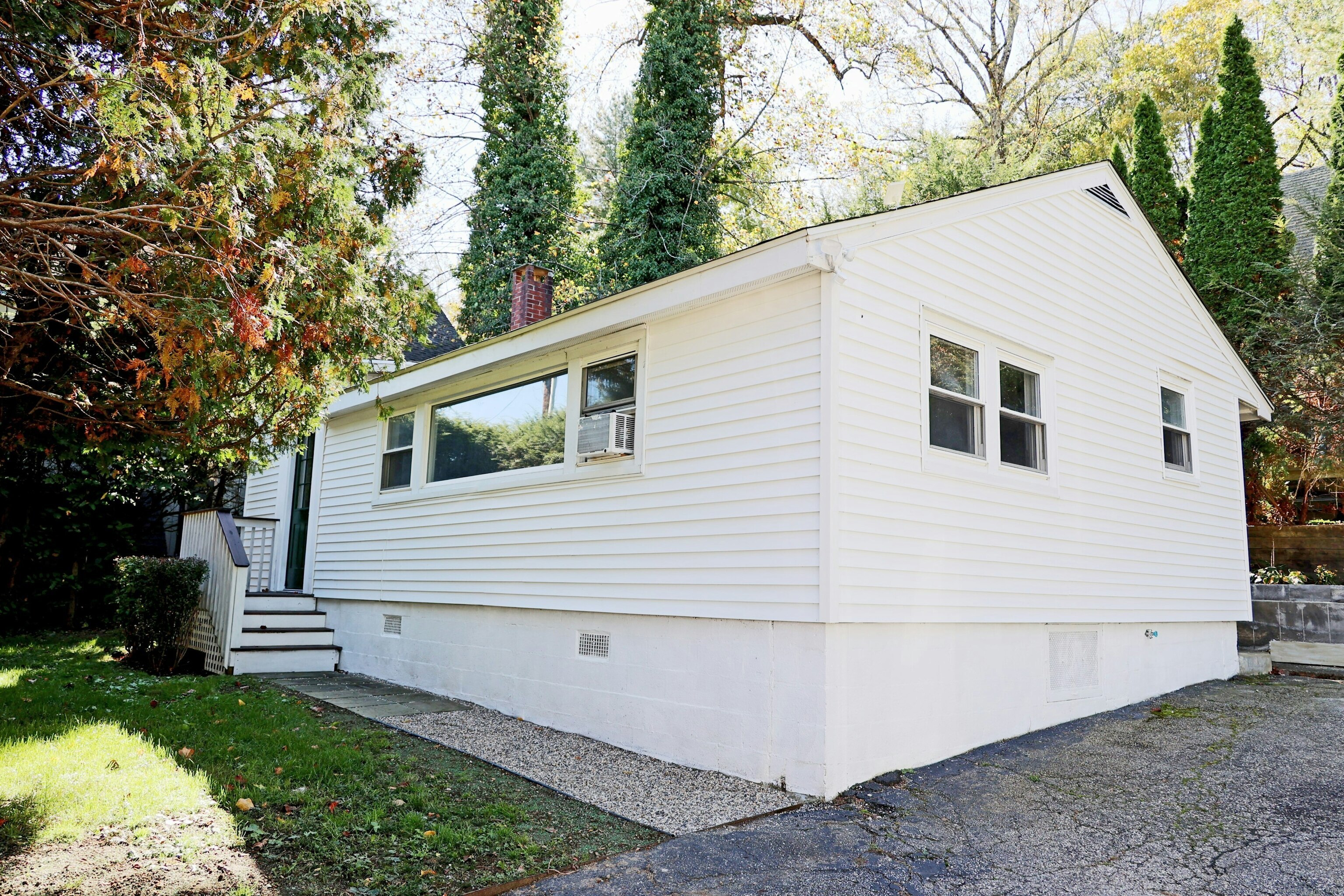 Homes for sale in Ridgefield, CT | 213 Mamanasco Rd, Ridgefield, CT 06877 | MLS# 24150691