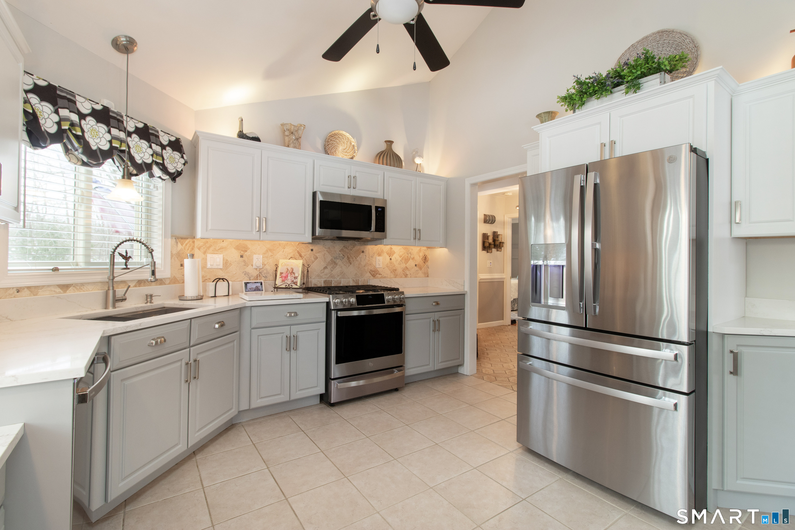 Homes for sale in Shelton, CT | 7 Meeting House Ln #7, Shelton, CT 06484 | MLS# 24149413