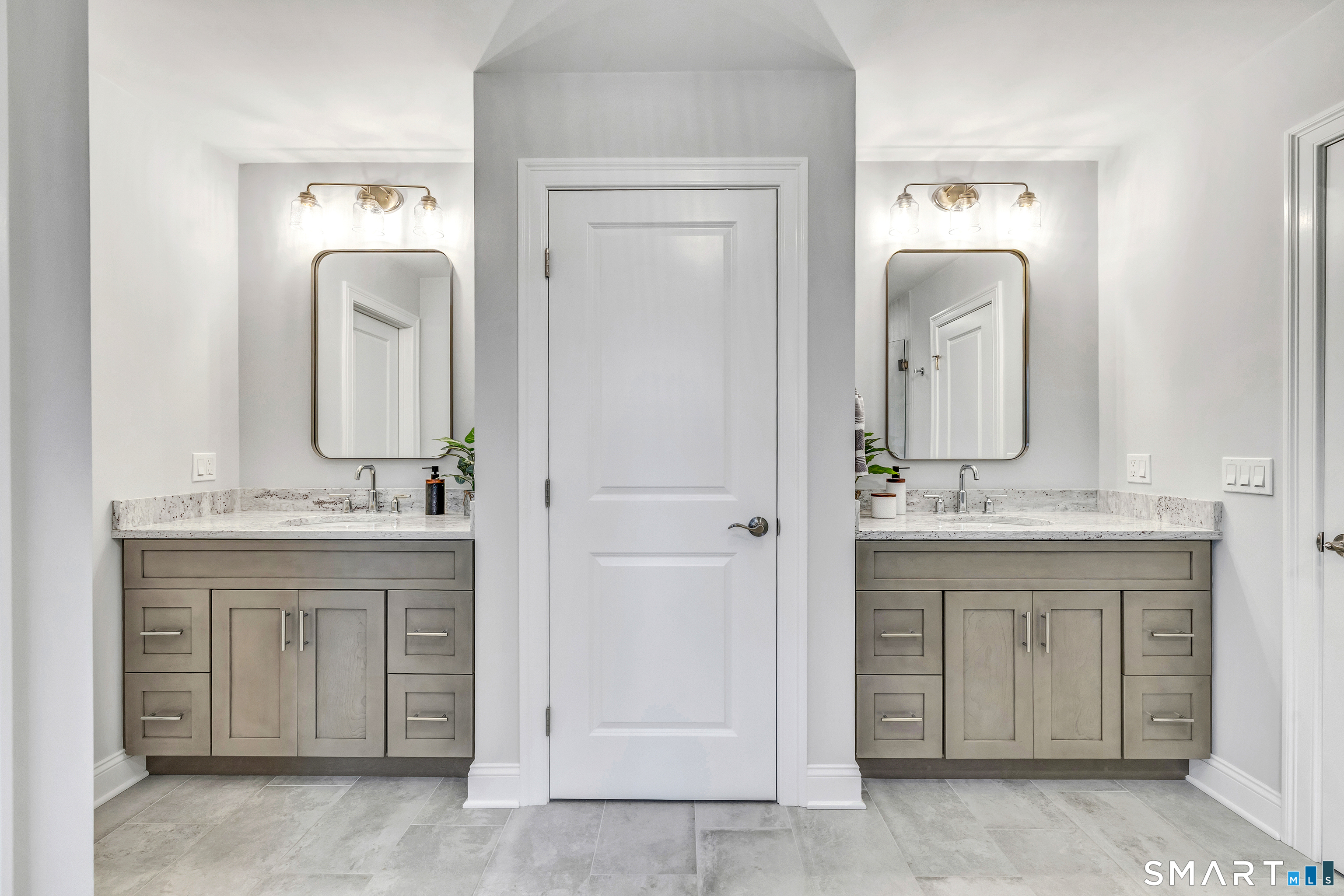 Photo 17 of 2 Woods View Lane, Shelton, CT