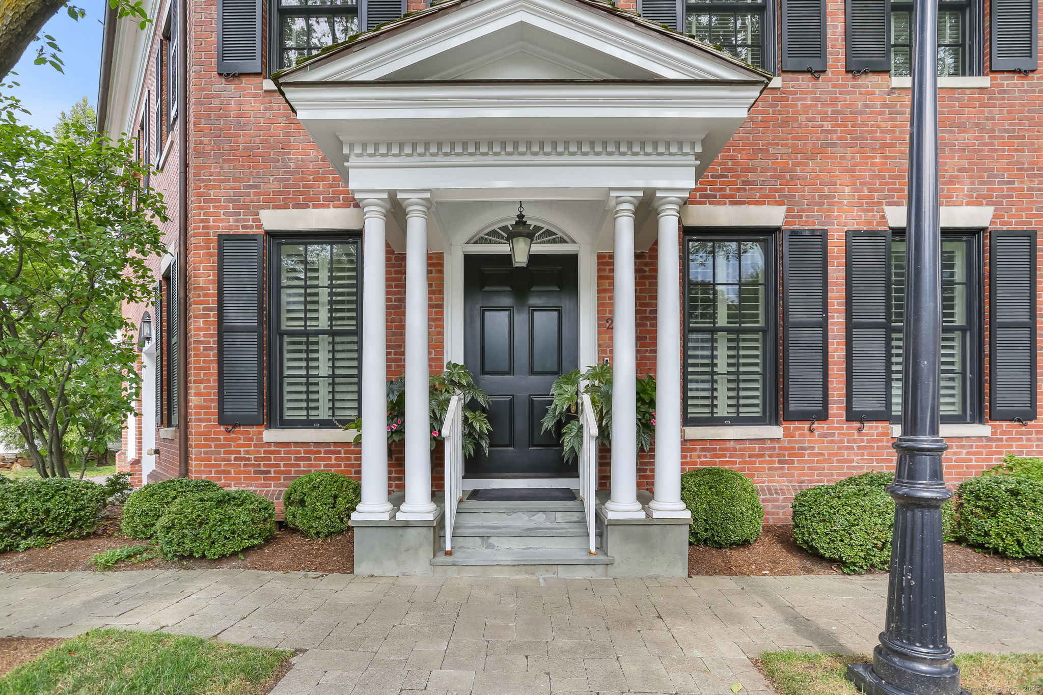 Homes for sale in Fairfield, CT | 2 Elmwood Dr #2, Fairfield, CT 06890 | MLS# 24150747