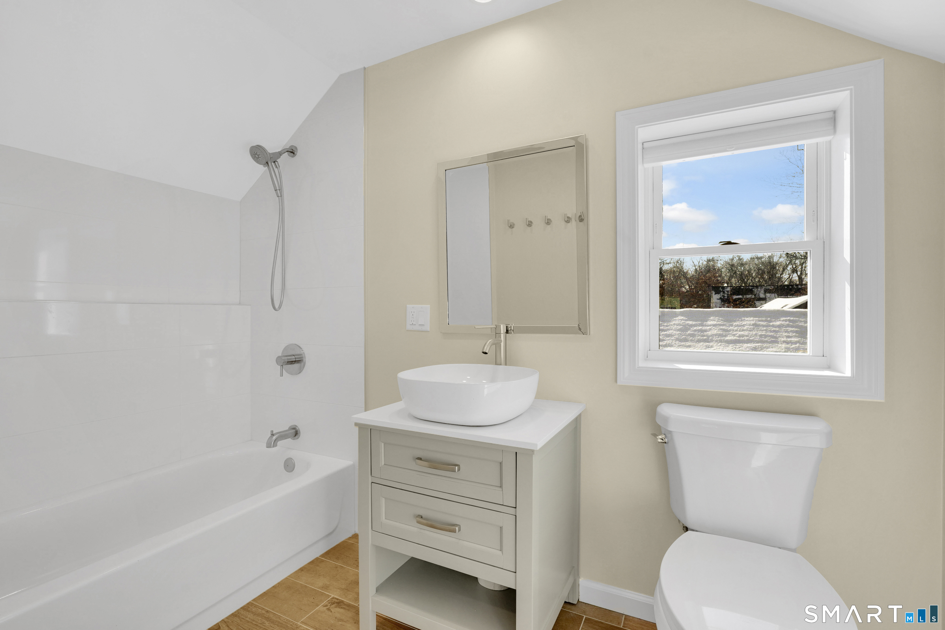 Photo 13 of 10 Elm Avenue, Enfield, CT