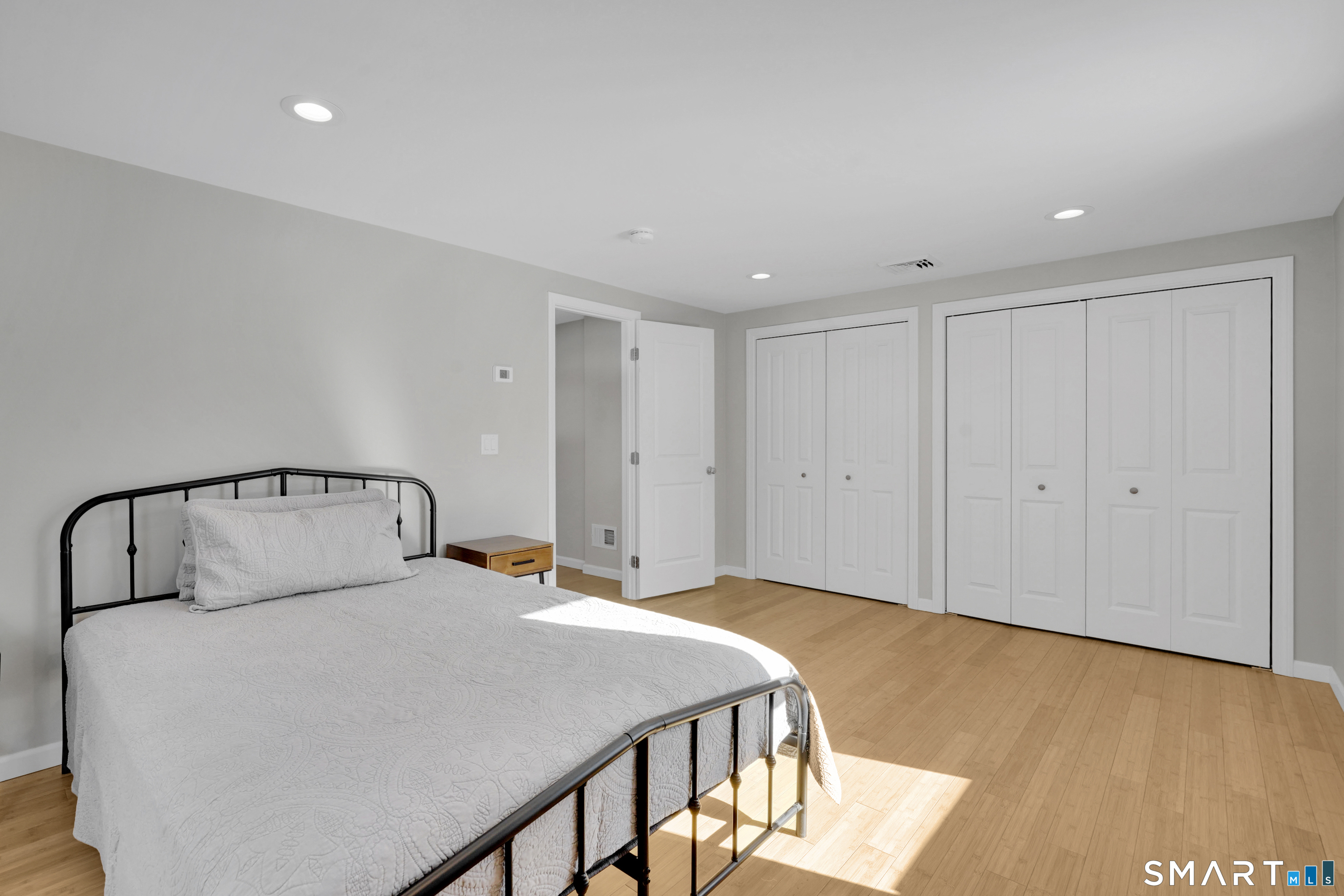 Photo 19 of 10 Elm Avenue, Enfield, CT