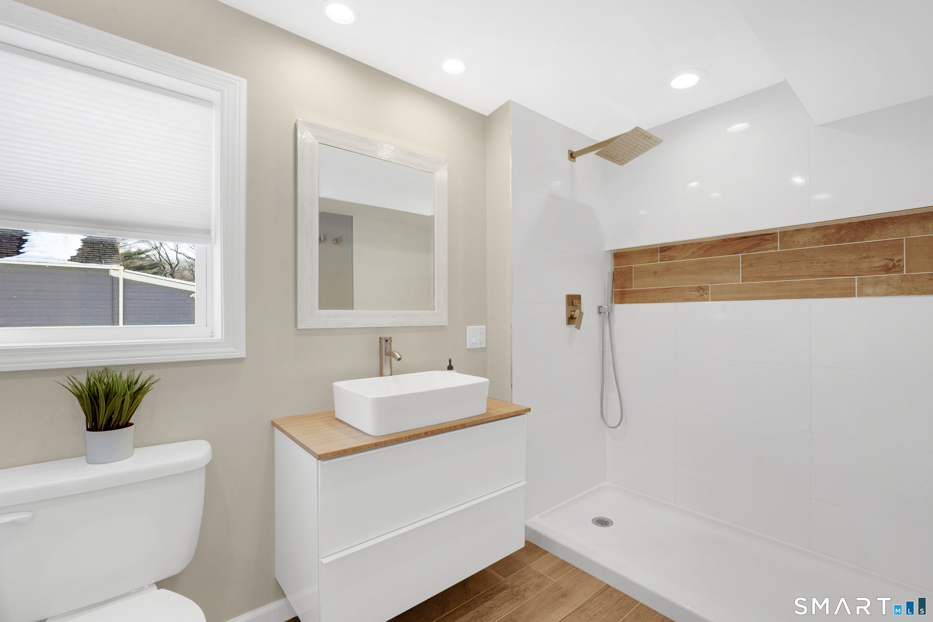 Photo 24 of 10 Elm Avenue, Enfield, CT