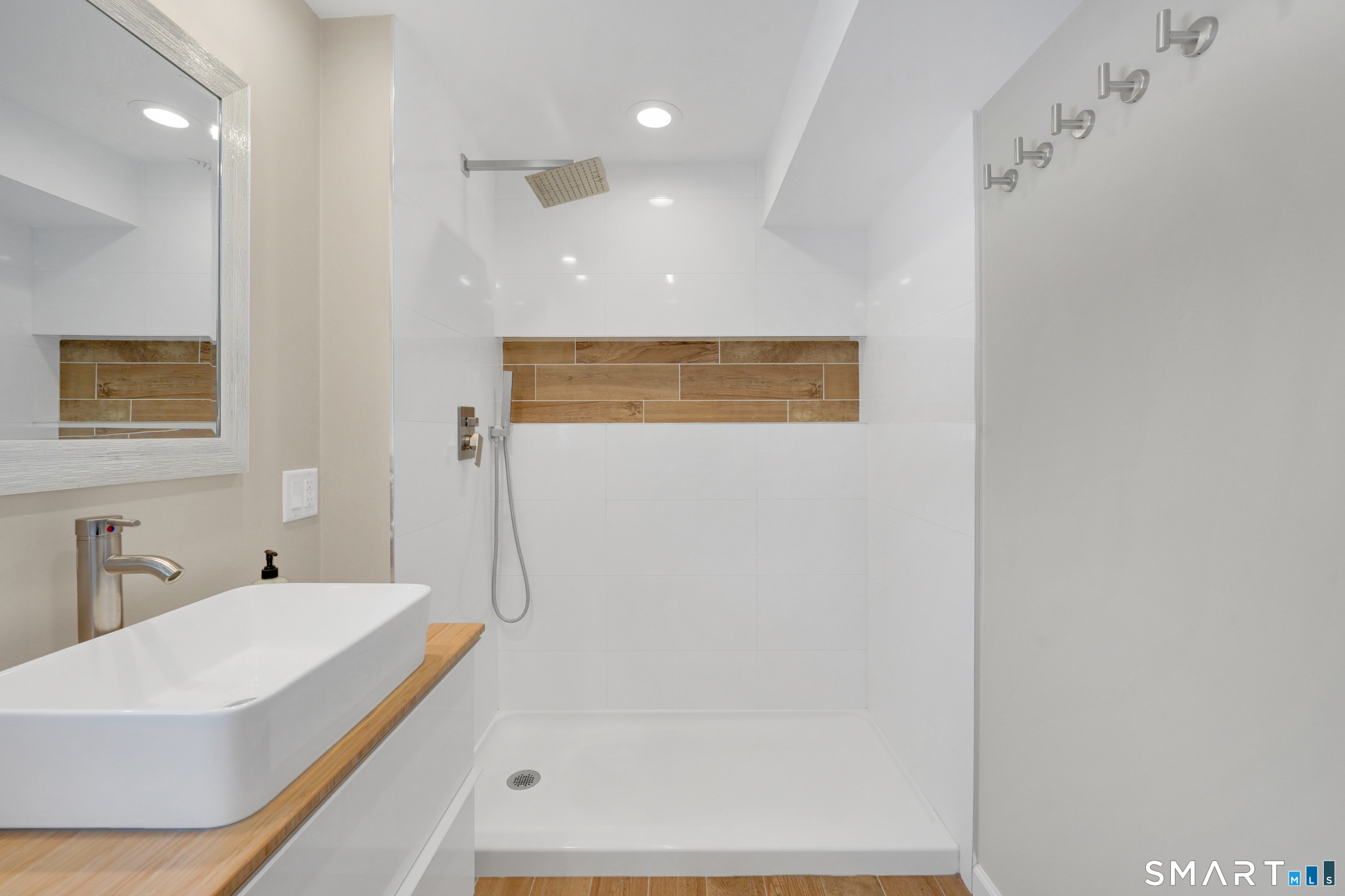 Photo 25 of 10 Elm Avenue, Enfield, CT