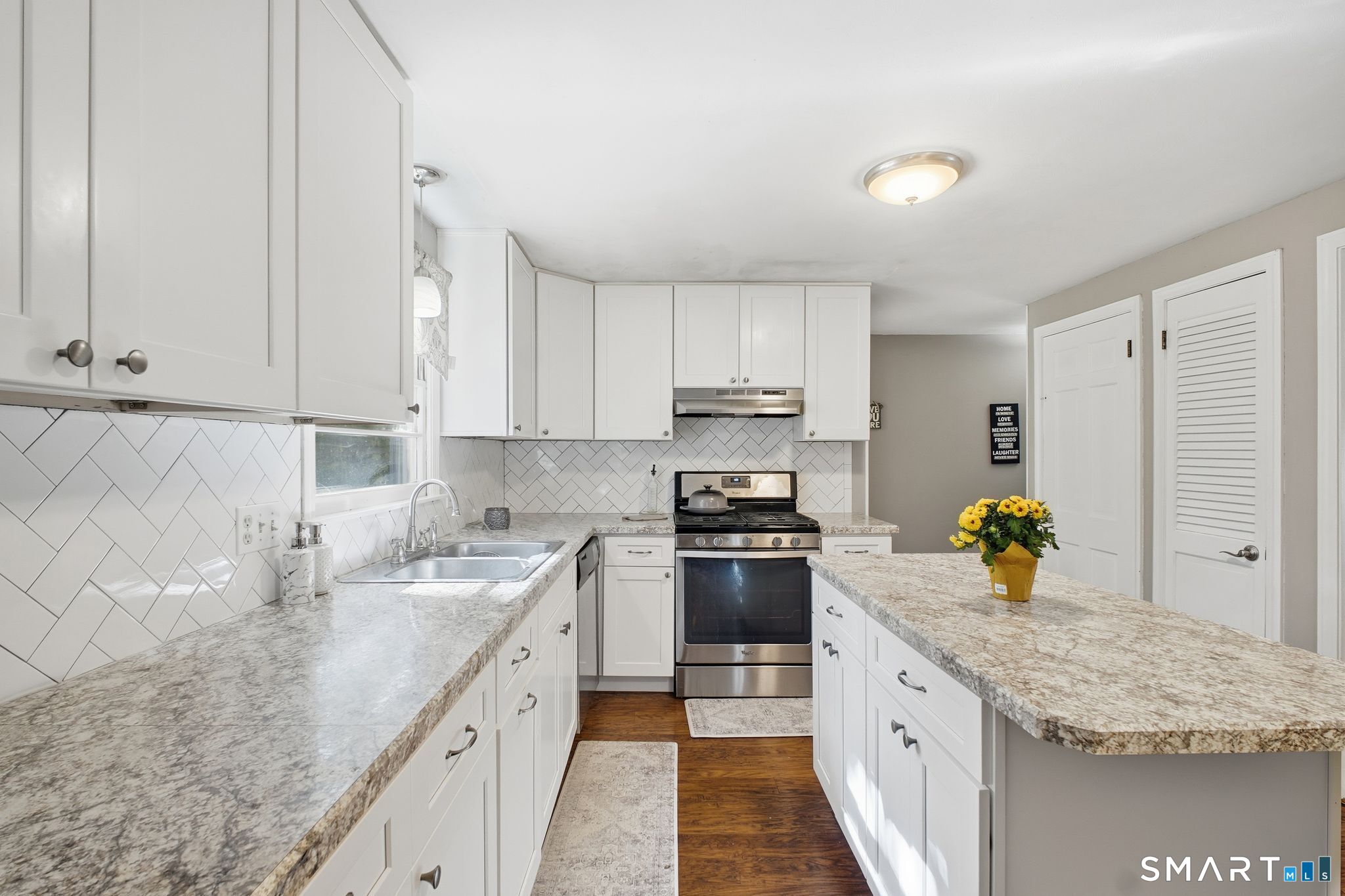 Homes for sale in Enfield, CT | 17 Douglas Dr, Enfield, CT 06082 | MLS# 24150739