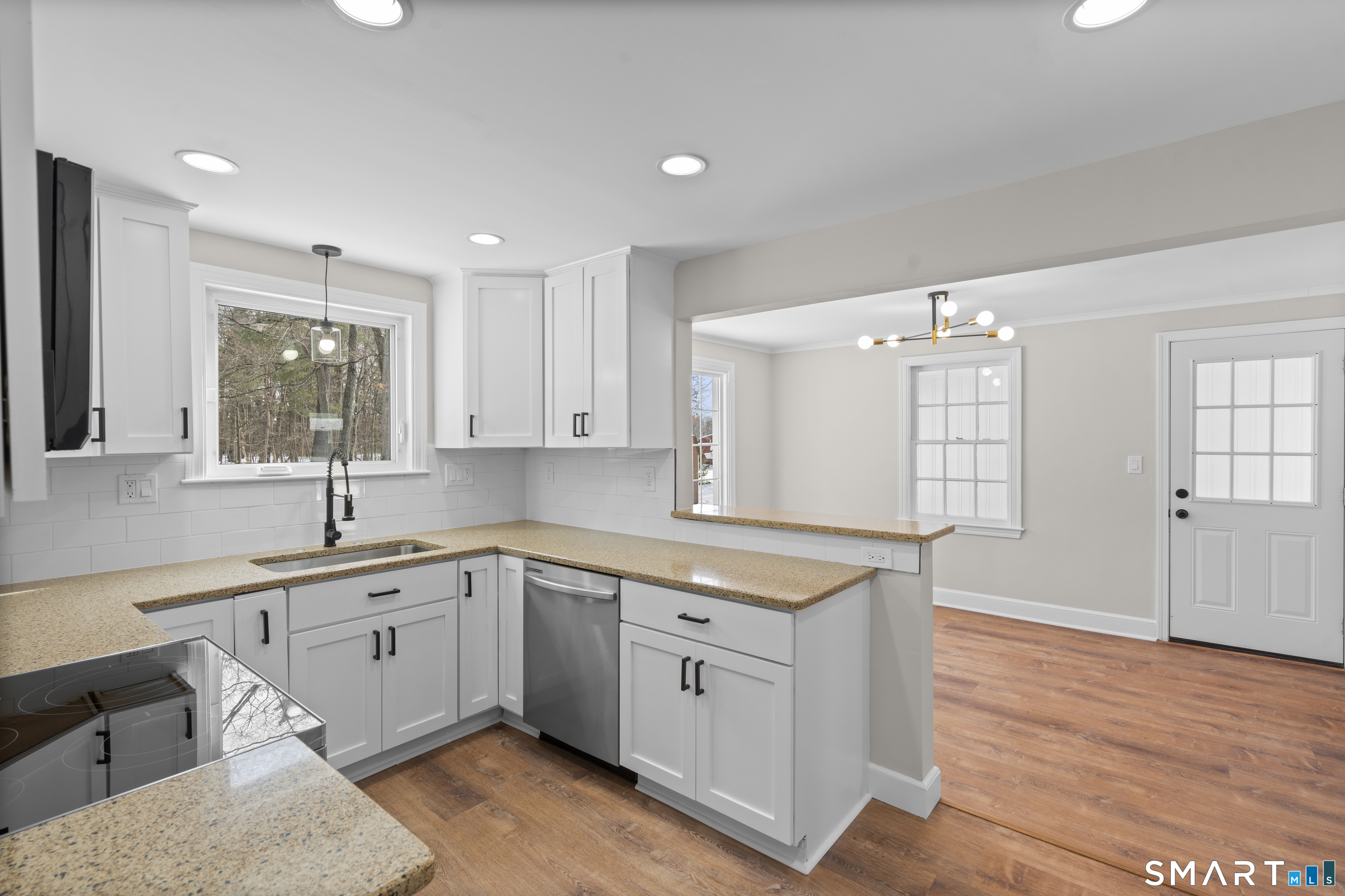 Photo 14 of 608 Kennedy Road, Windsor, CT