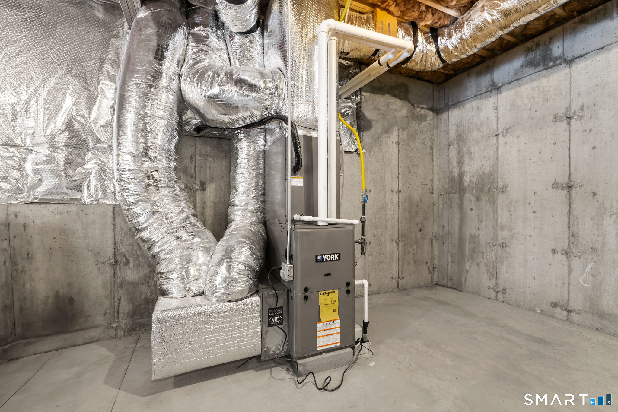 Homes for sale in Colchester, CT | 23 Greenwich Pl, Colchester, CT 06415 | MLS# 24149677