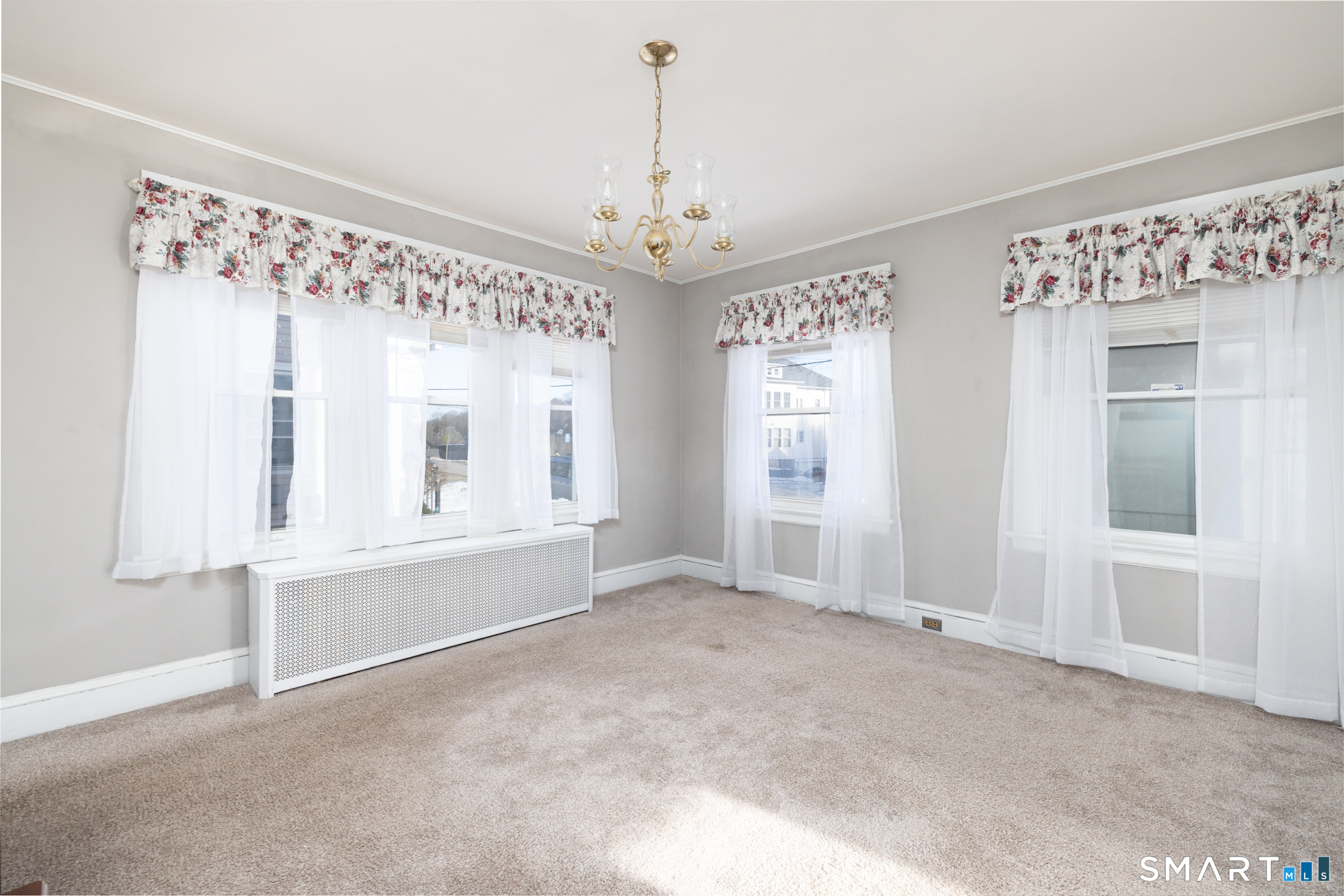 Photo 5 of 173 Farmington Avenue, Waterbury, CT