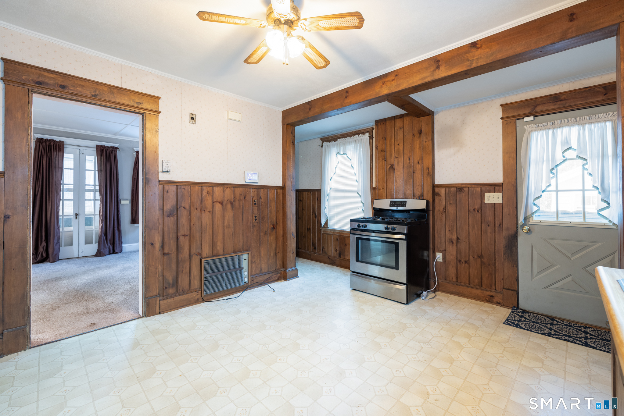 Photo 8 of 173 Farmington Avenue, Waterbury, CT