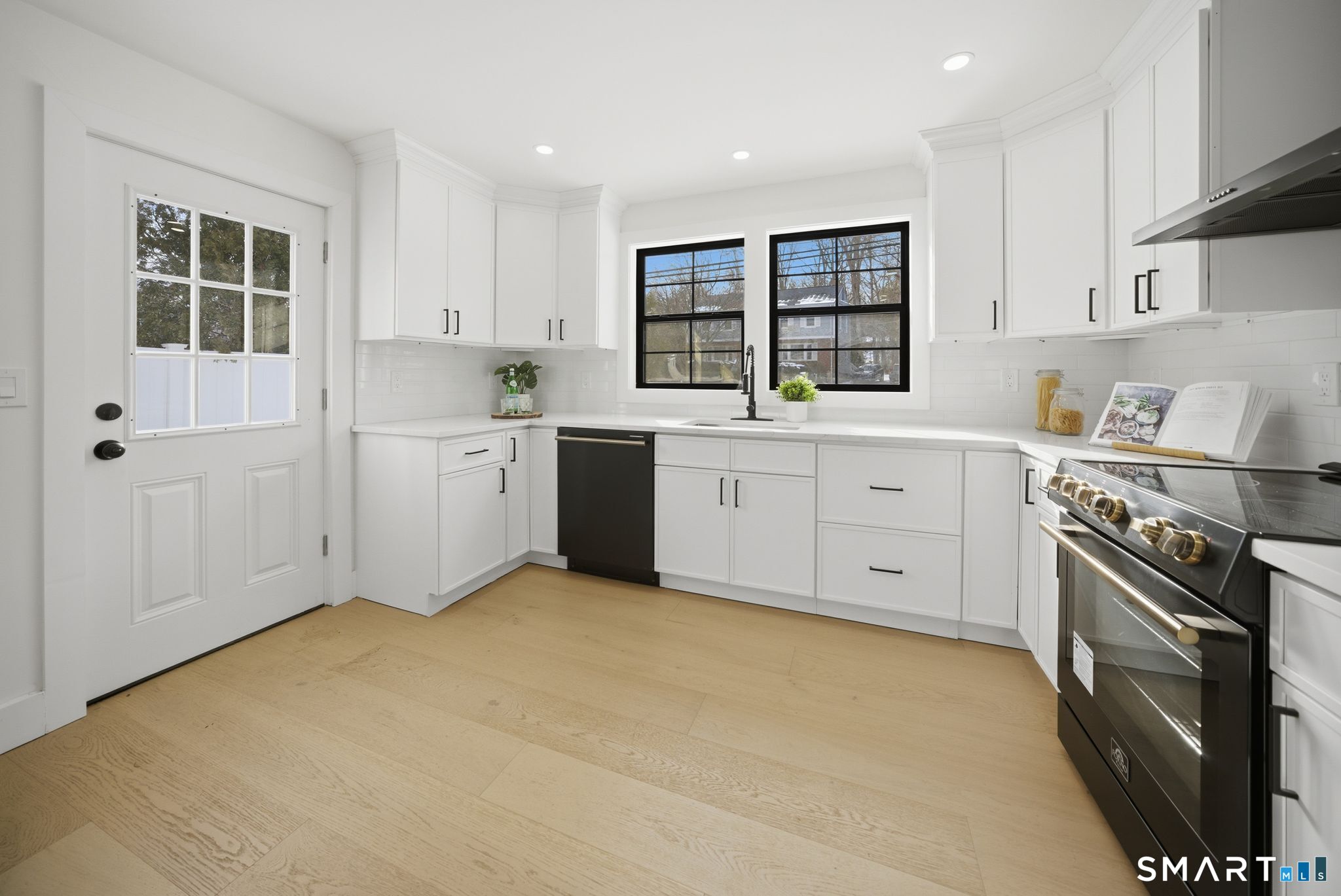 Photo 4 of 101 Parade Hill Road, New Canaan, CT