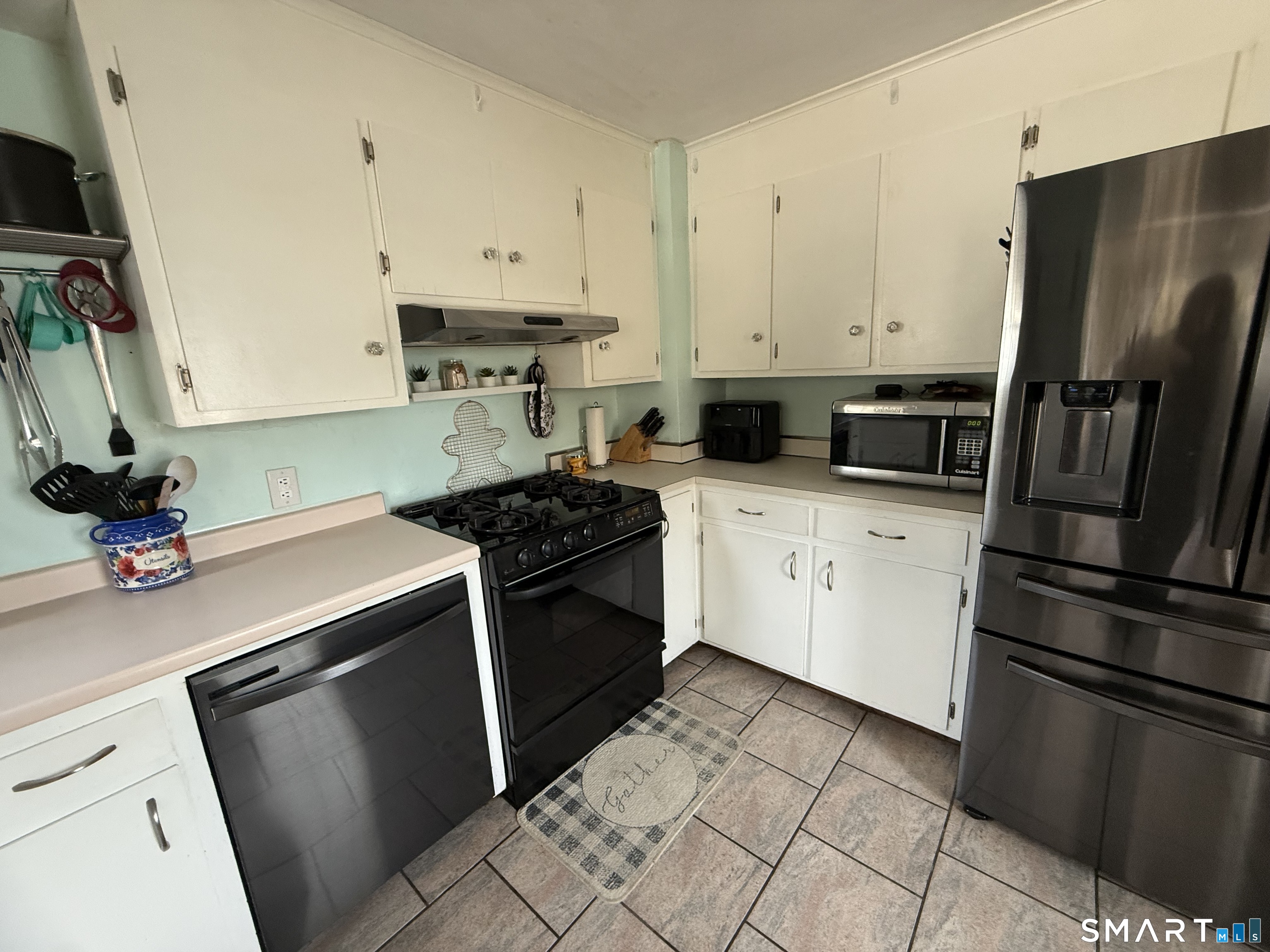 Photo 17 of 2 Harbor View Avenue, Waterford, CT