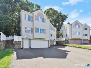 4 Hill Court, Unit B