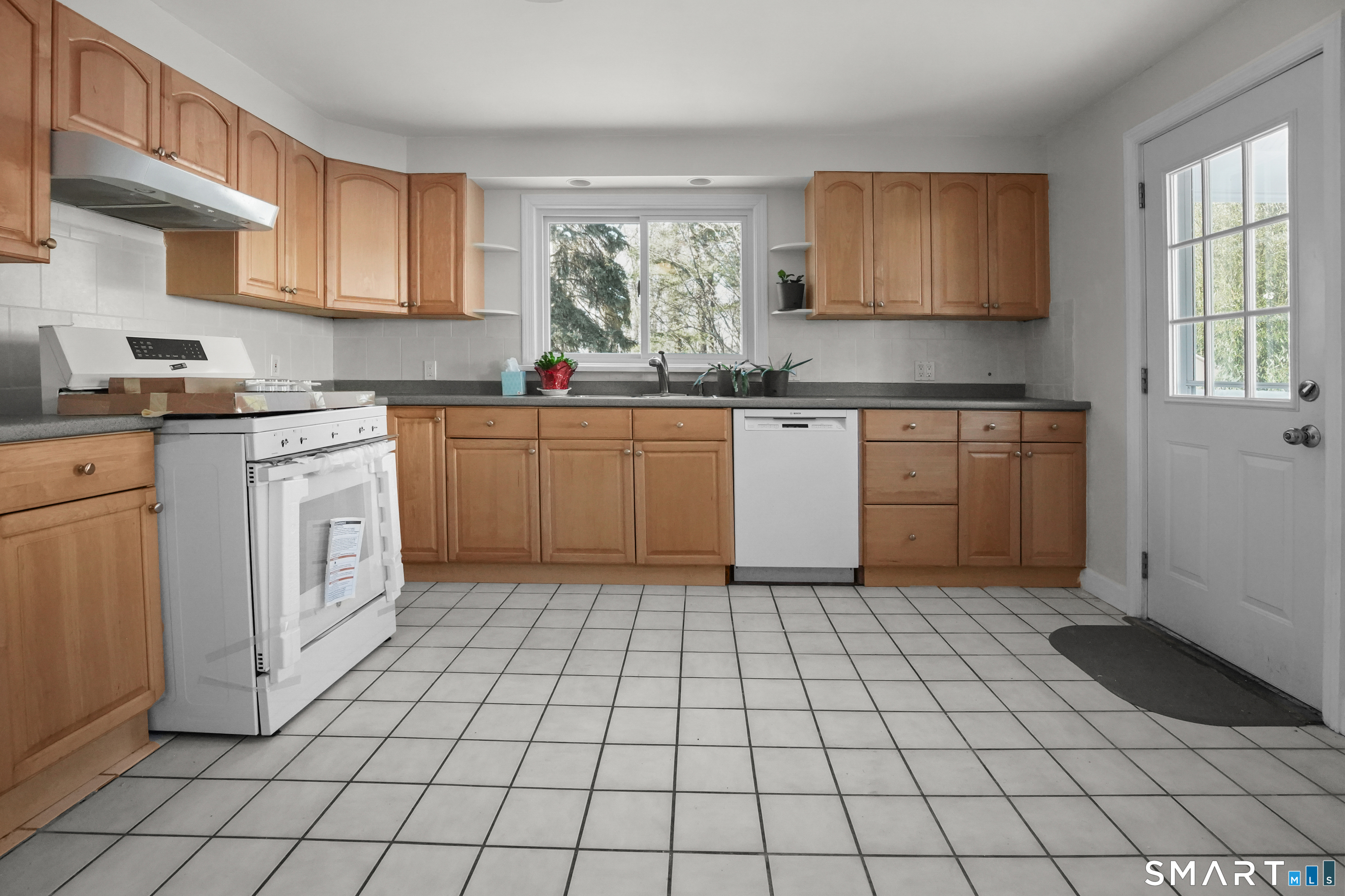 Homes for sale in Norwalk, CT | 2 Rochelle Rd, Norwalk, CT 06854 | MLS# 24150904