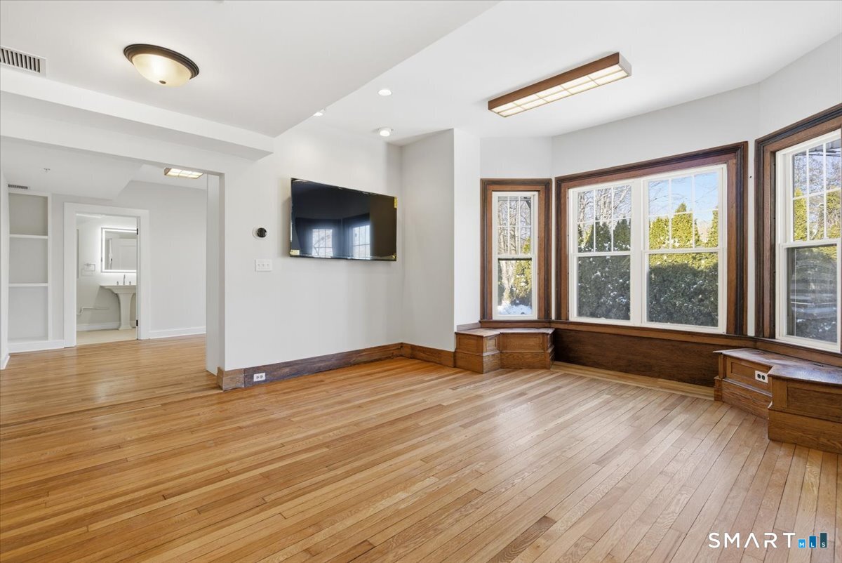 Photo 7 of 2750 Whitney Avenue, Hamden, CT