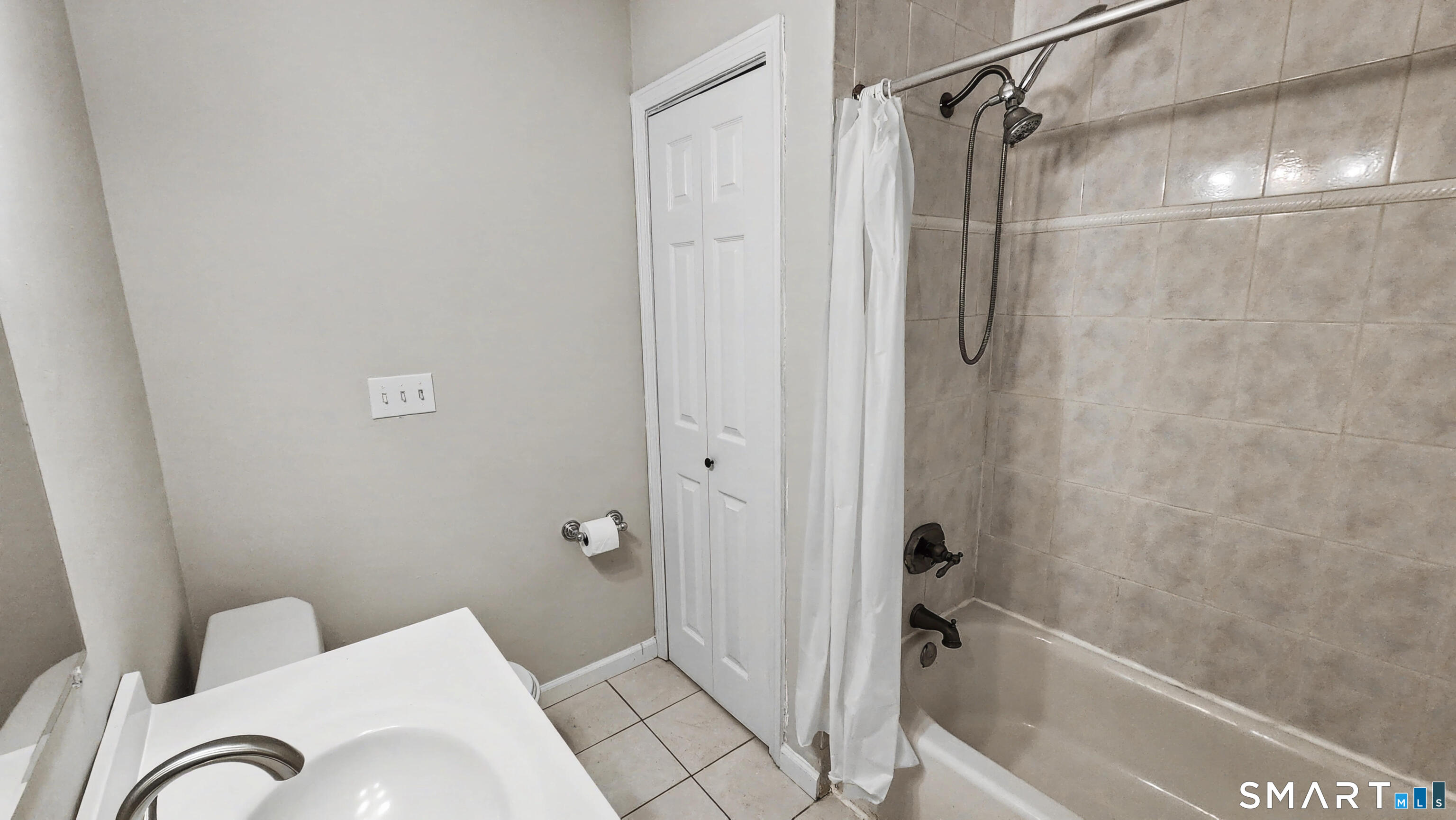 Photo 11 of 1 Horizon Drive, Norwalk, CT